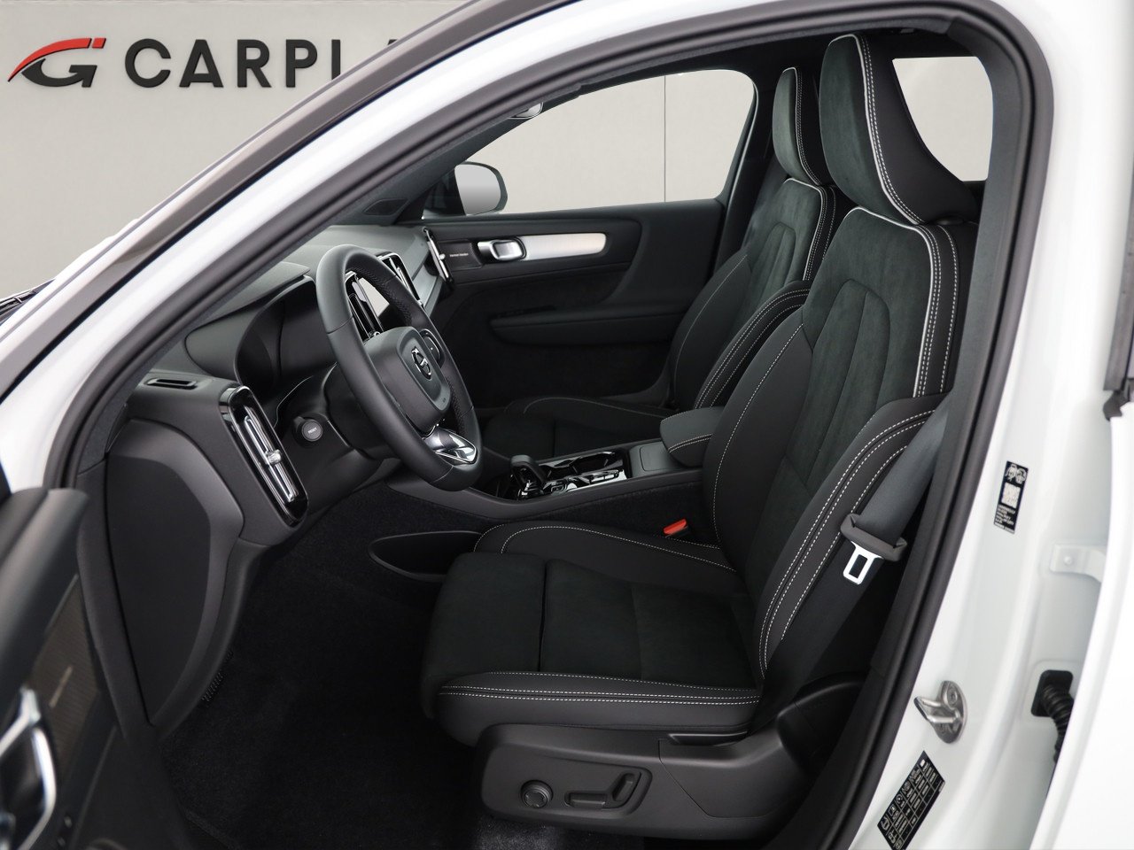 VOLVO XC40 2.0 B4 MH Black Edition, Mild-Hybrid Petrol/Electric, New car, Automatic - 4