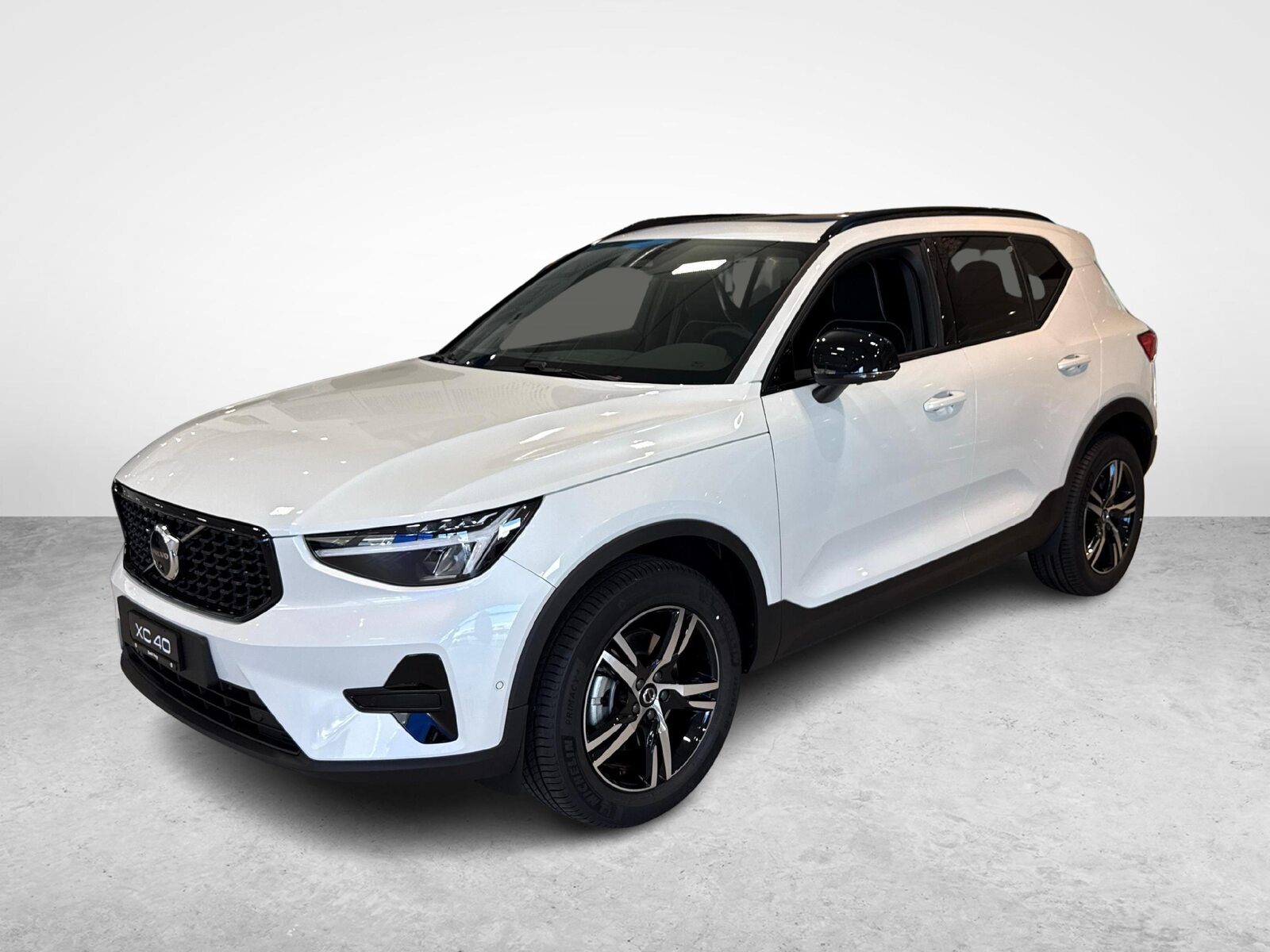 VOLVO XC40 2.0 B3 MH Plus Dark