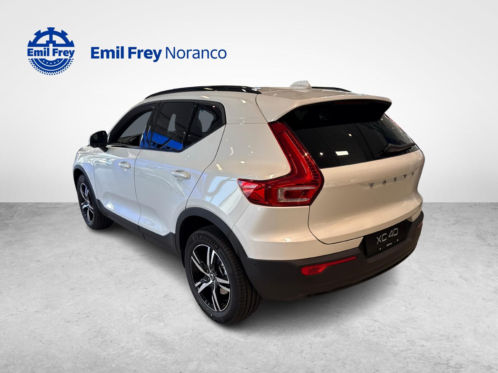 VOLVO XC40 2.0 B3 MH Plus Dark, Mild-Hybrid Benzin/Elektro, Neuwagen, Automatik - 5