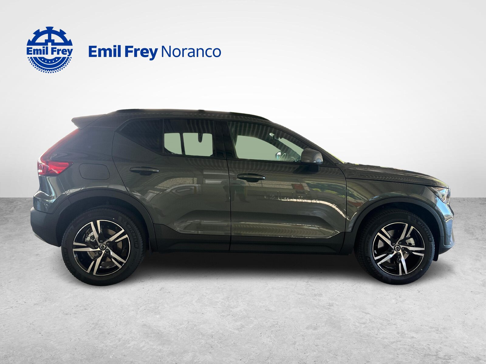 VOLVO XC40 2.0 B3 MH Core, Mild-Hybrid Petrol/Electric, New car, Automatic - 4