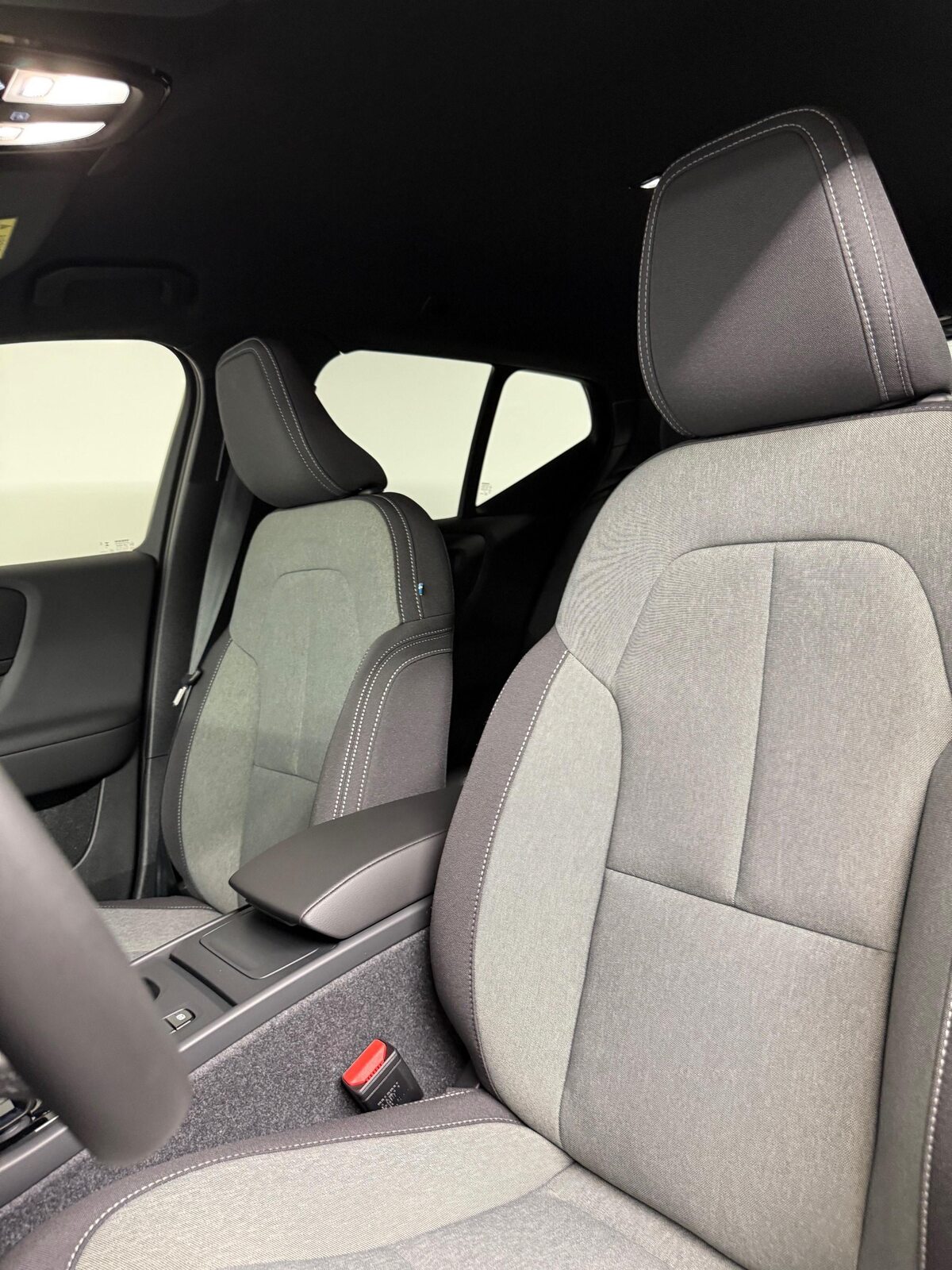 VOLVO XC40 2.0 B3 MH Core, Mild-Hybrid Petrol/Electric, New car, Automatic - 7