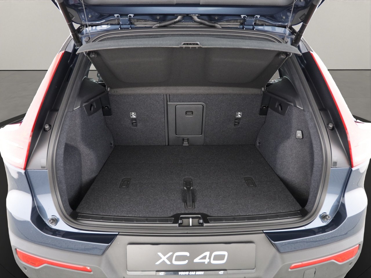 VOLVO XC40 2.0 B4 MH Black Edition, Mild-Hybrid Benzin/Elektro, Neuwagen, Automatik - 5
