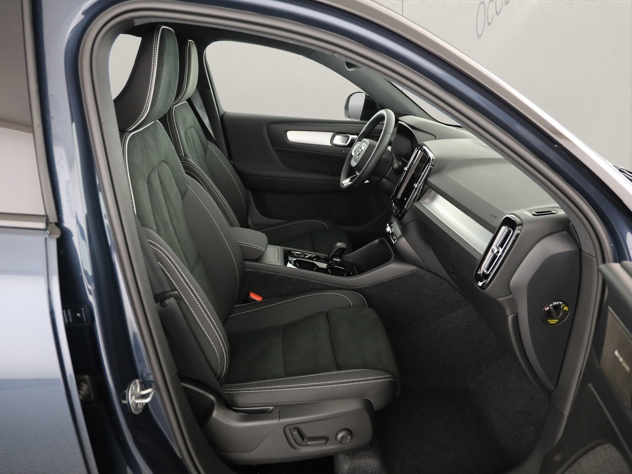 VOLVO XC40 2.0 B4 MH Black Edition, Mild-Hybrid Benzin/Elektro, Neuwagen, Automatik - 6