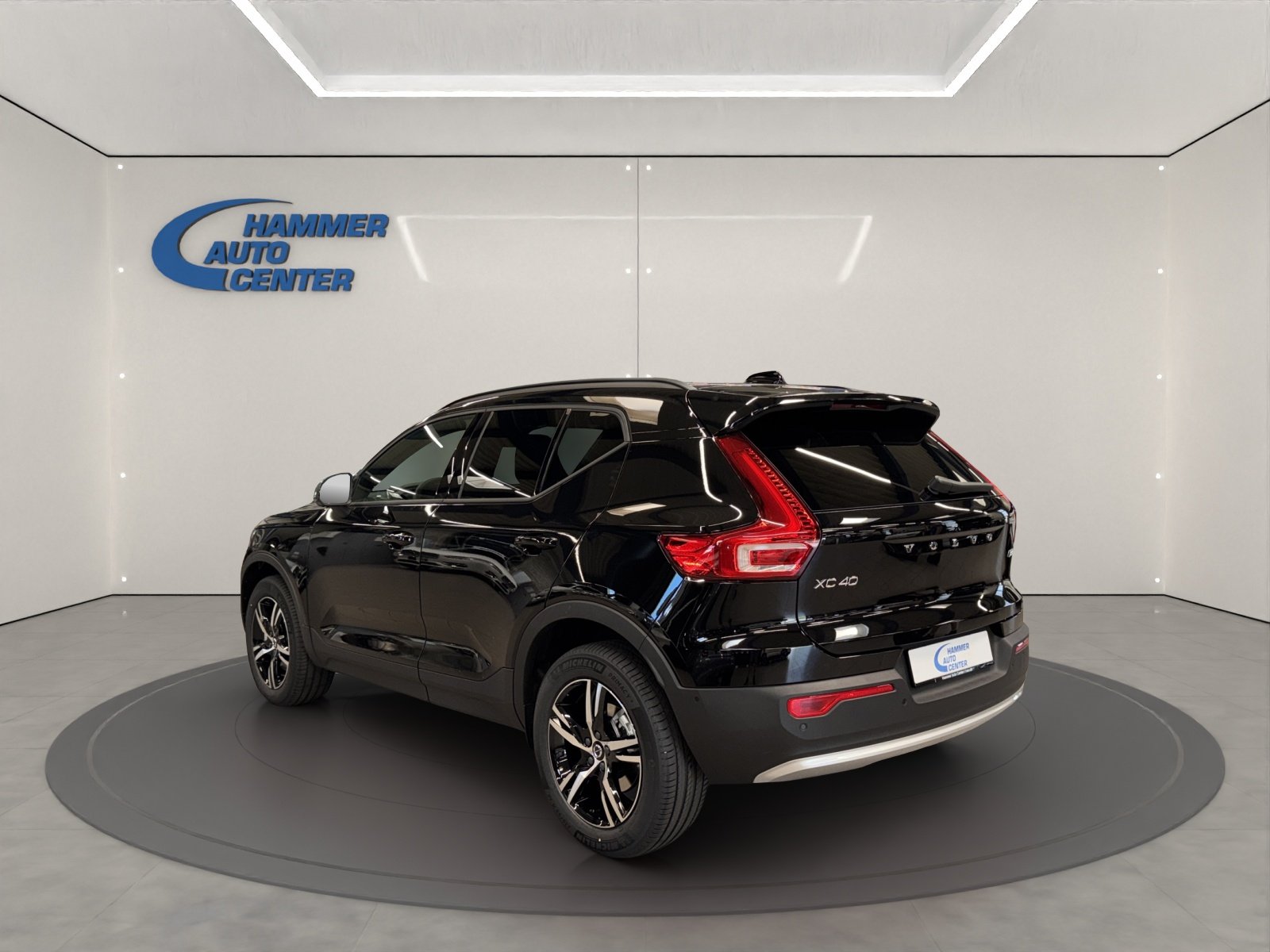 VOLVO XC40 2.0 B3 MH Core, Mild-Hybrid Petrol/Electric, New car, Automatic - 2