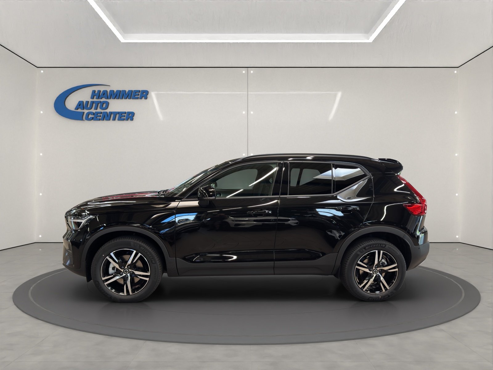 VOLVO XC40 2.0 B3 MH Core, Mild-Hybrid Petrol/Electric, New car, Automatic - 3