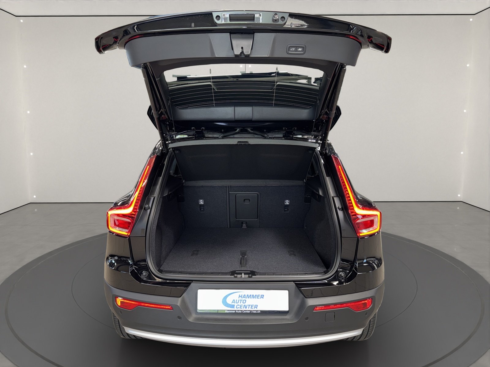 VOLVO XC40 2.0 B3 MH Core, Mild-Hybrid Petrol/Electric, New car, Automatic - 5