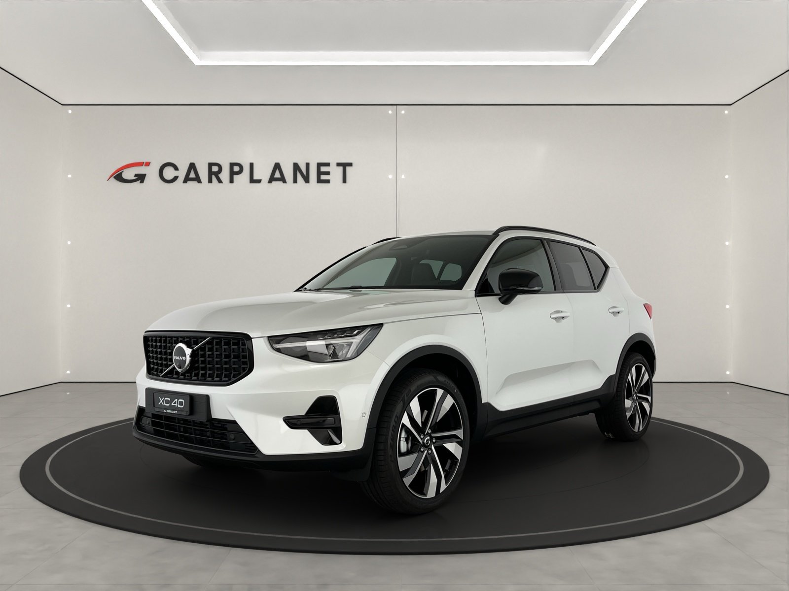 VOLVO XC40 2.0 B3 MH Plus Dark