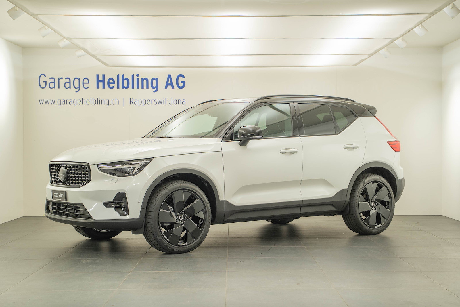 VOLVO XC40 2.0 B4 MH Black Edition