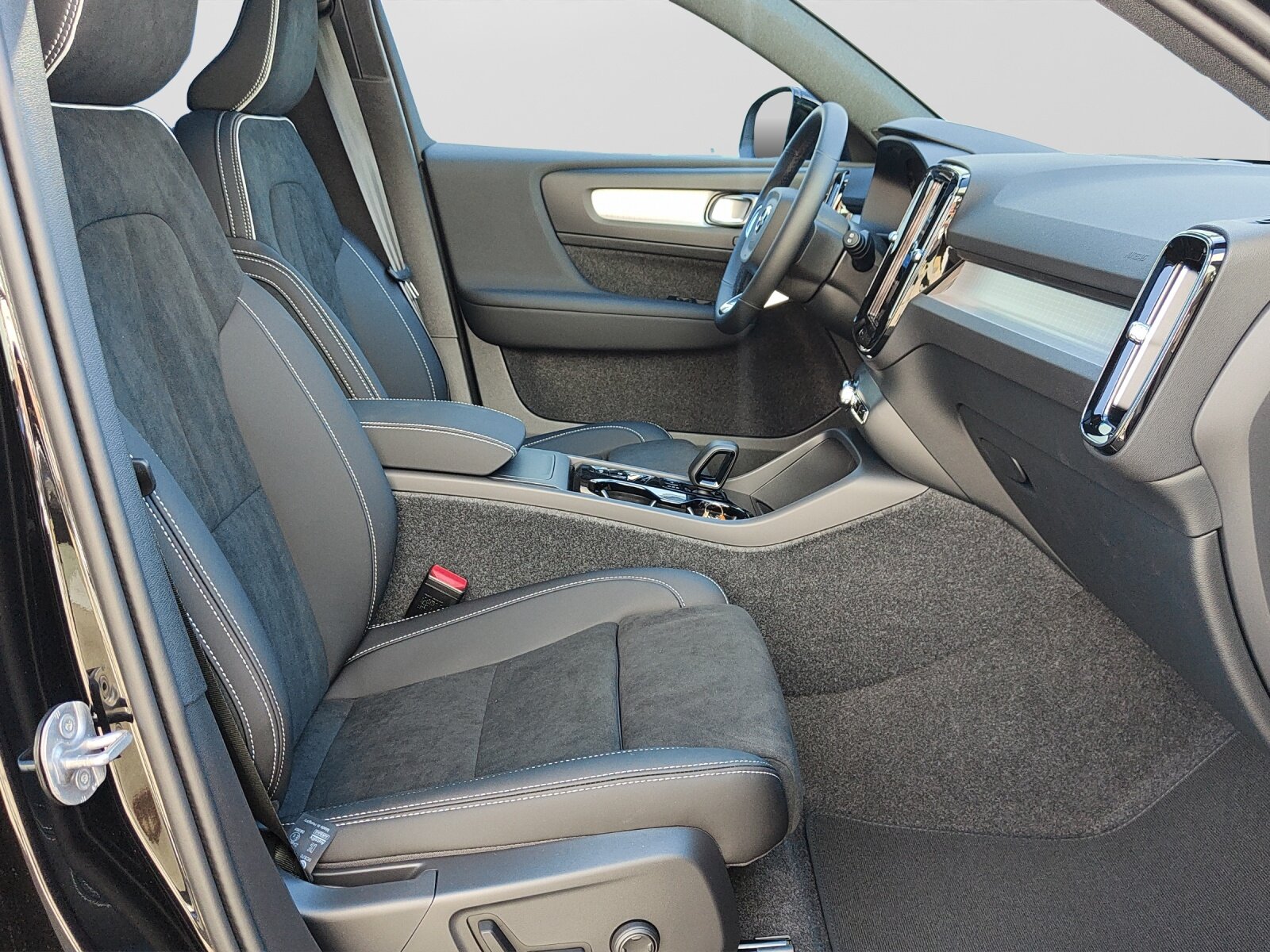 VOLVO XC40 2.0 B4 MH Black Edition, Hybride Léger Essence/Électricité, Voiture nouvelle, Automatique - 5