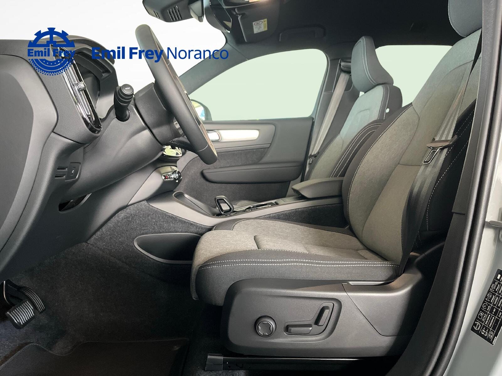 VOLVO XC40 2.0 B3 MH Plus Dark, Hybride Leggero Benzina/Elettrica, Auto nuove, Automatico - 6
