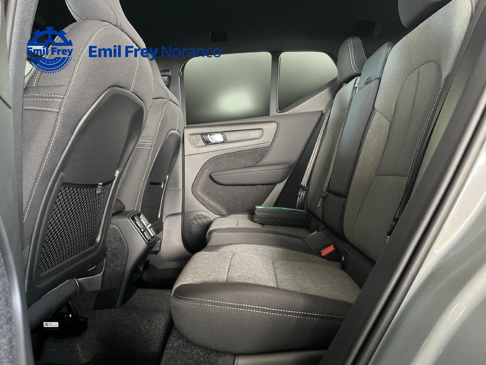 VOLVO XC40 2.0 B3 MH Plus Dark, Hybride Leggero Benzina/Elettrica, Auto nuove, Automatico - 7