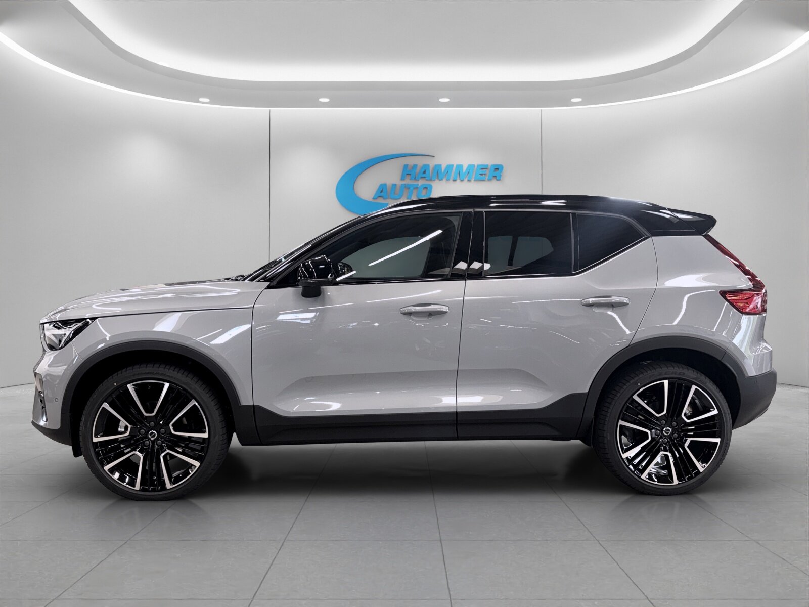 VOLVO XC40 2.0 B4 MH Black Edition, Mild-Hybrid Petrol/Electric, New car, Automatic - 2
