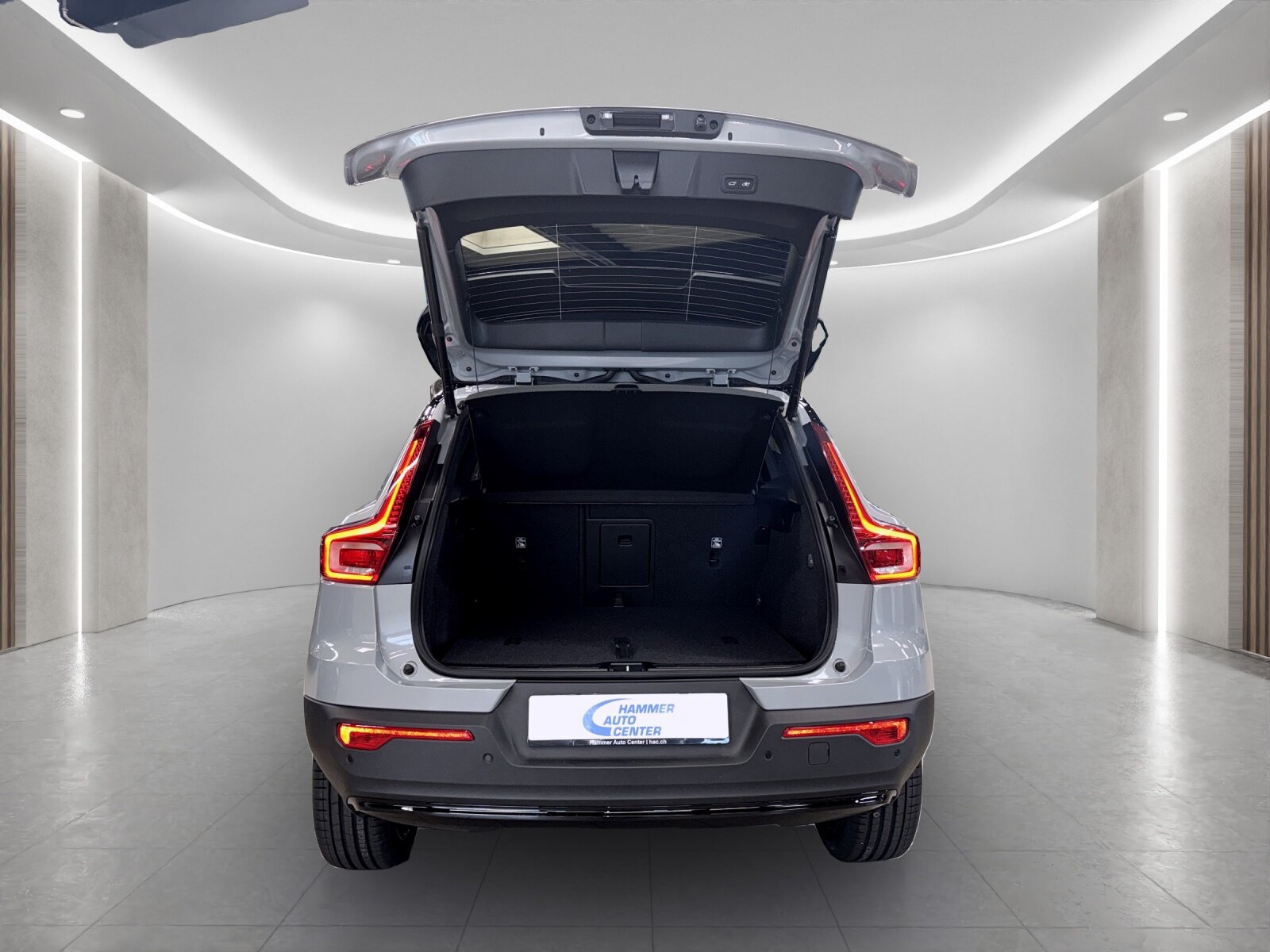 VOLVO XC40 2.0 B4 MH Black Edition, Mild-Hybrid Petrol/Electric, New car, Automatic - 5