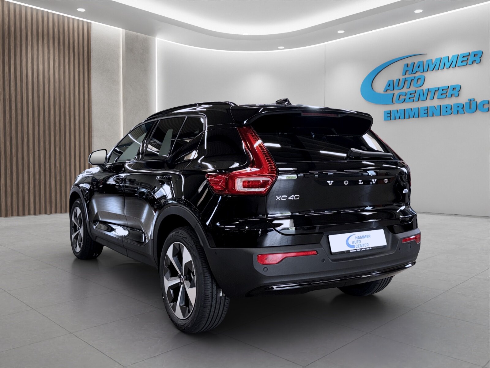 VOLVO XC40 2.0 B3 MH Plus Dark, Mild-Hybrid Petrol/Electric, New car, Automatic - 3