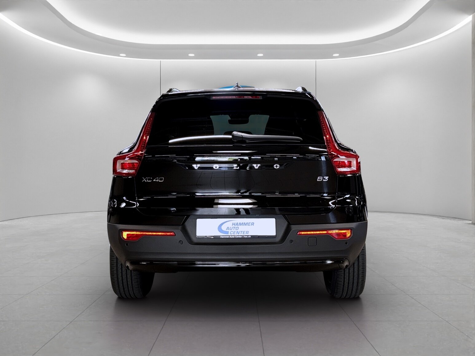 VOLVO XC40 2.0 B3 MH Plus Dark, Mild-Hybrid Petrol/Electric, New car, Automatic - 4