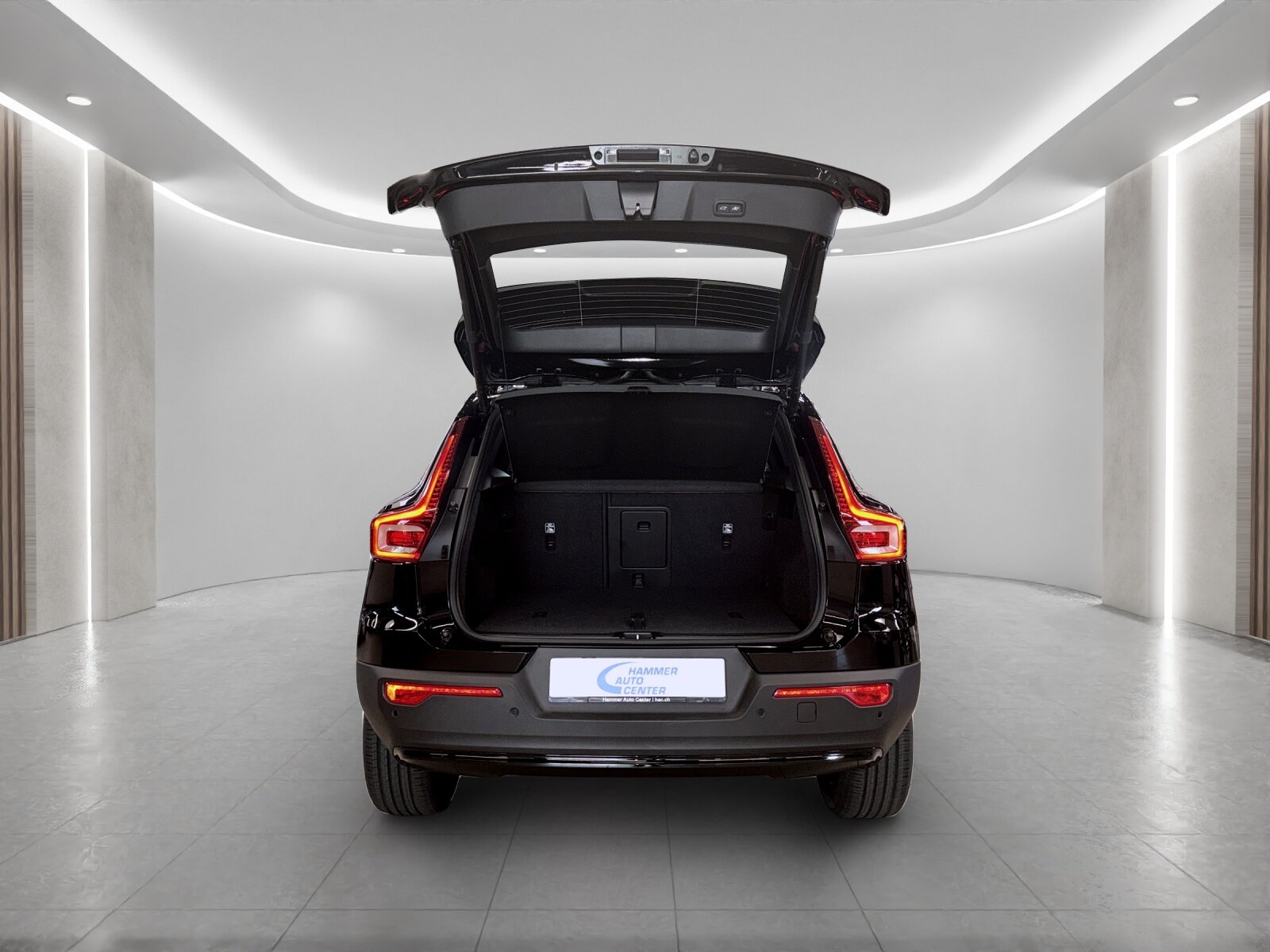 VOLVO XC40 2.0 B3 MH Plus Dark, Mild-Hybrid Petrol/Electric, New car, Automatic - 5