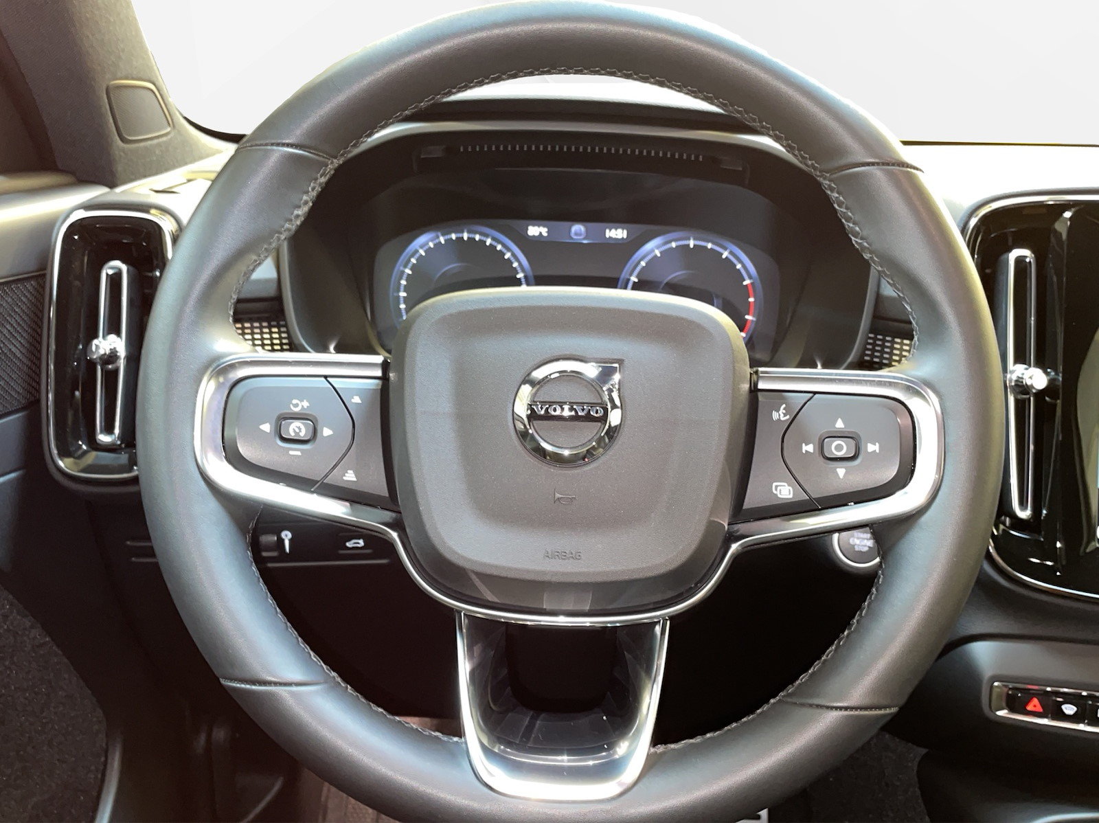 VOLVO XC40 2.0 B5 MH R-Design AWD, Hybride Léger Essence/Électricité, Occasion / Utilisé, Automatique - 6
