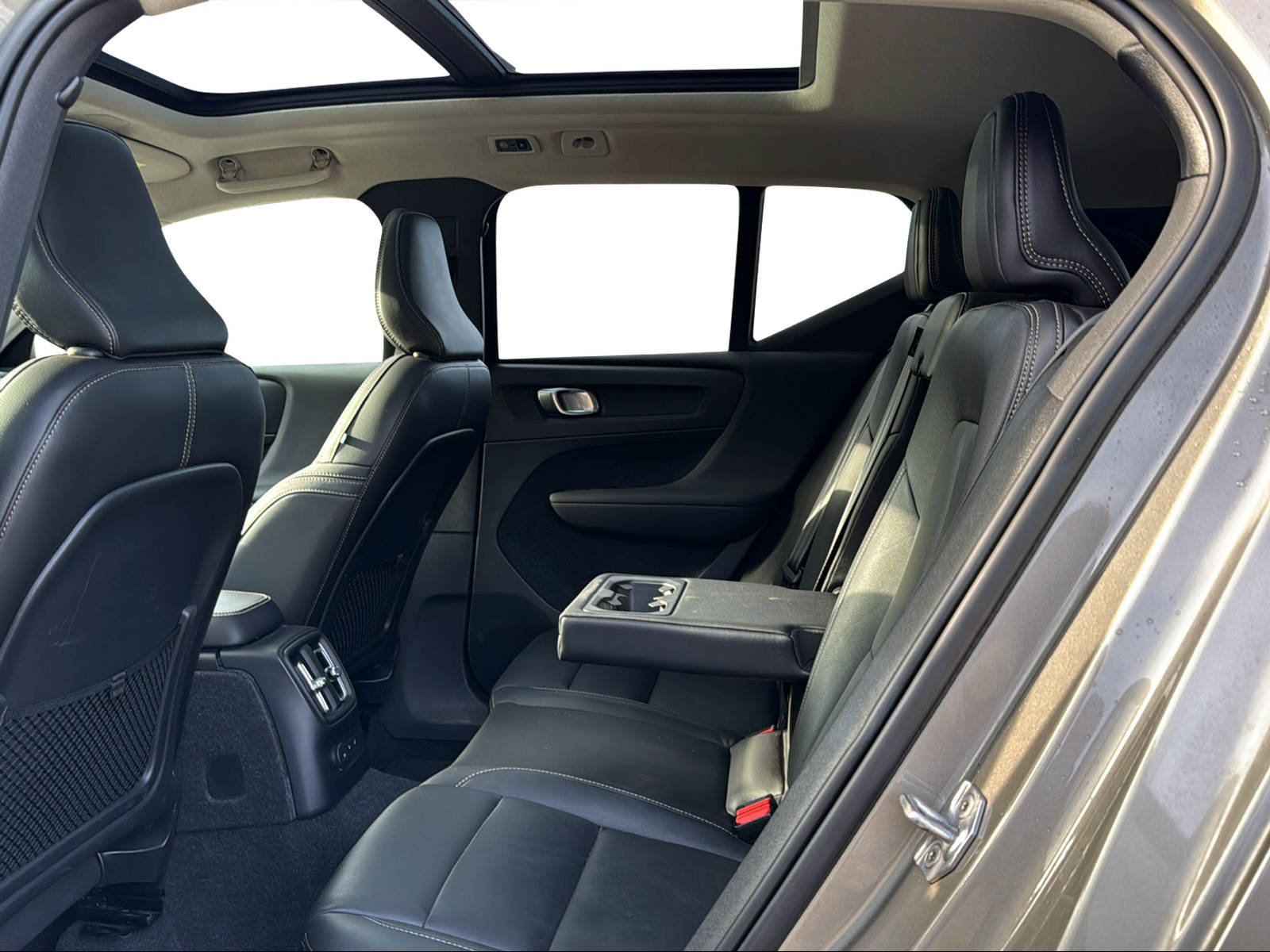 VOLVO XC40 1.5 T4 PiH Inscription, Plug-in-Hybrid Benzin/Elektro, Occasion / Gebraucht, Automatik - 4