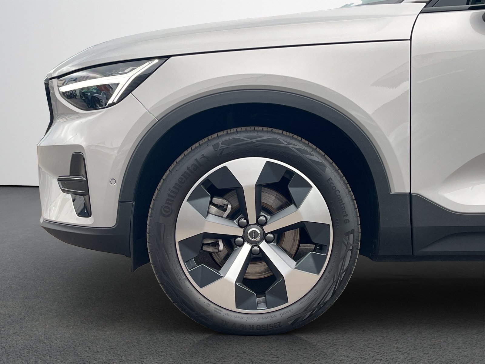 VOLVO XC40 2.0 B4 MH Plus Dark, Hybride Léger Essence/Électricité, Occasion / Utilisé, Automatique - 7