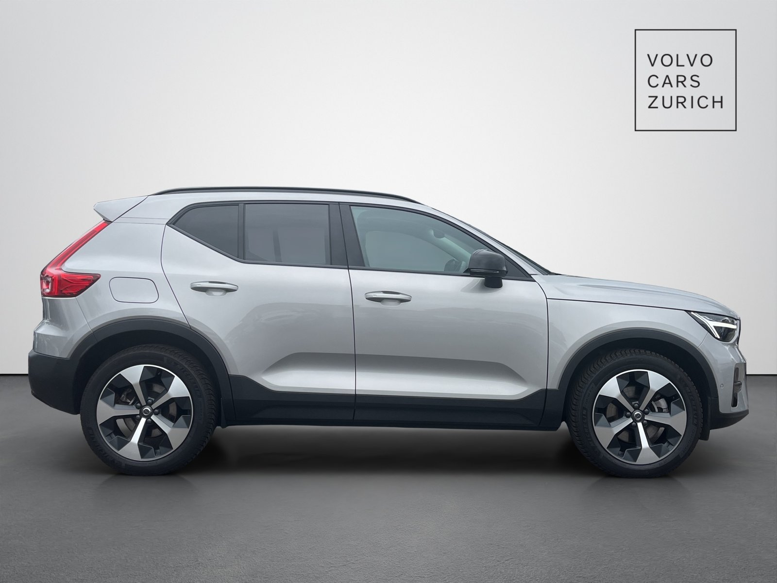 VOLVO XC40 2.0 B4 MH Plus Dark, Hybride Léger Essence/Électricité, Occasion / Utilisé, Automatique - 4