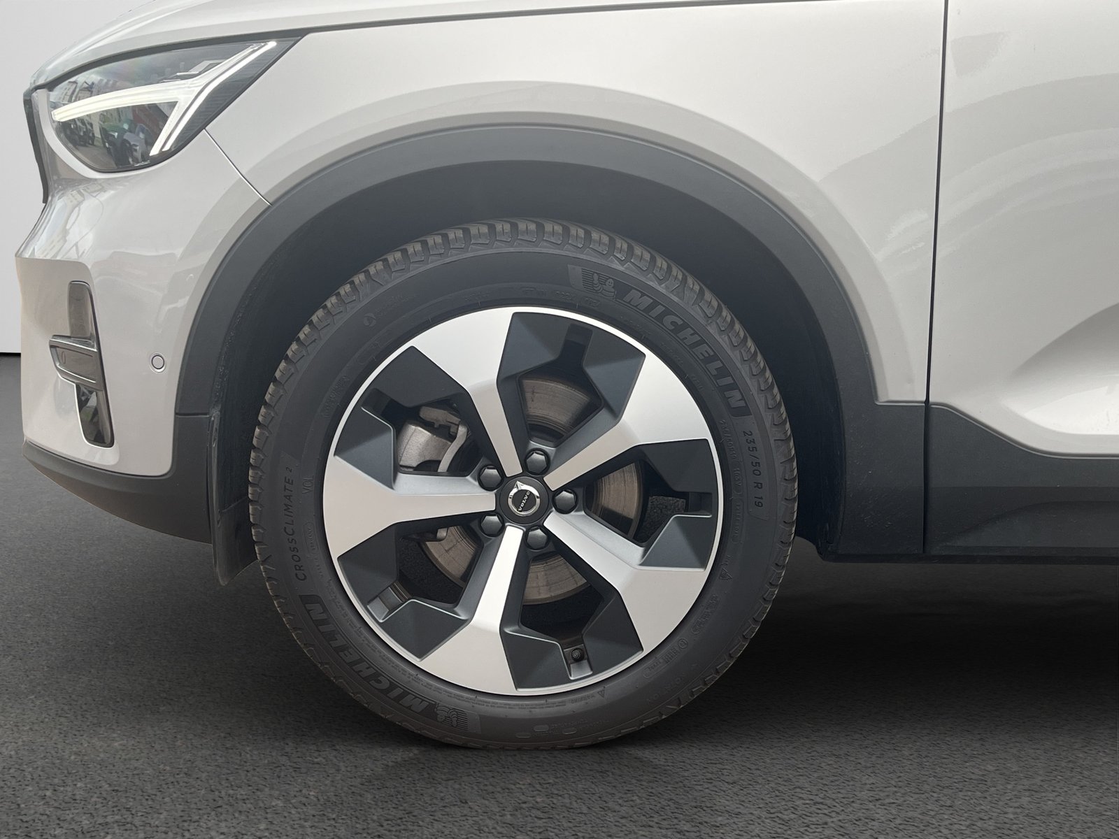 VOLVO XC40 2.0 B4 MH Plus Dark, Hybride Léger Essence/Électricité, Occasion / Utilisé, Automatique - 7