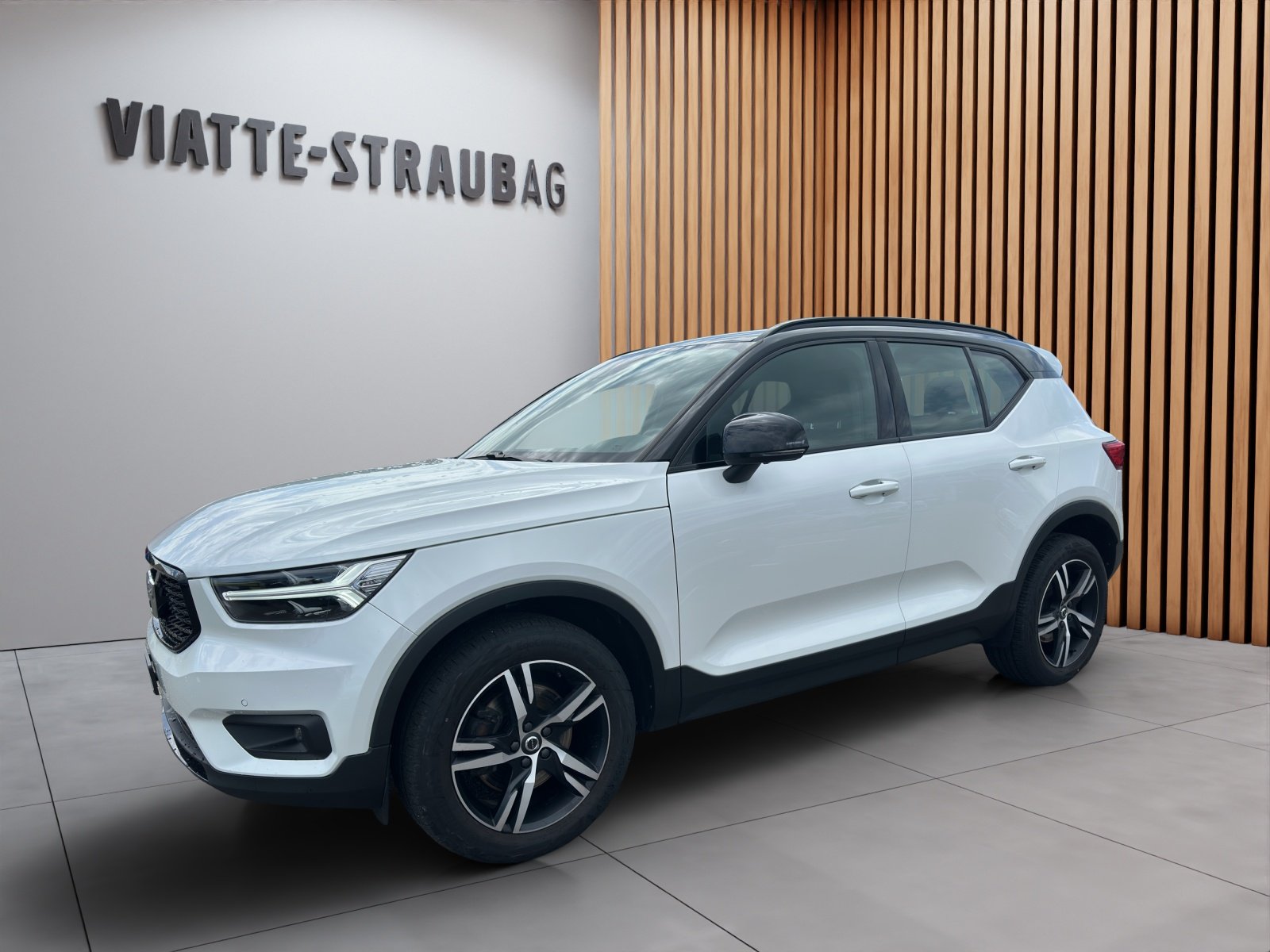 VOLVO XC40 2.0 B4 MH R-Design AWD
