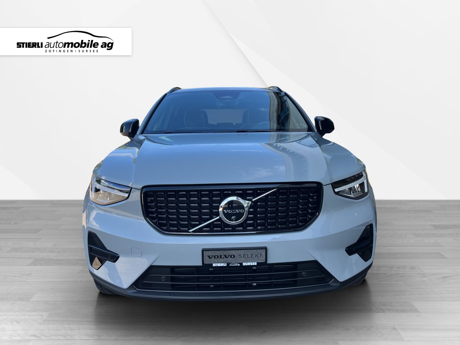VOLVO XC40 2.0 B3 MH Plus Dark, Mild-Hybrid Benzin/Elektro, Occasion / Gebraucht, Automatik - 2