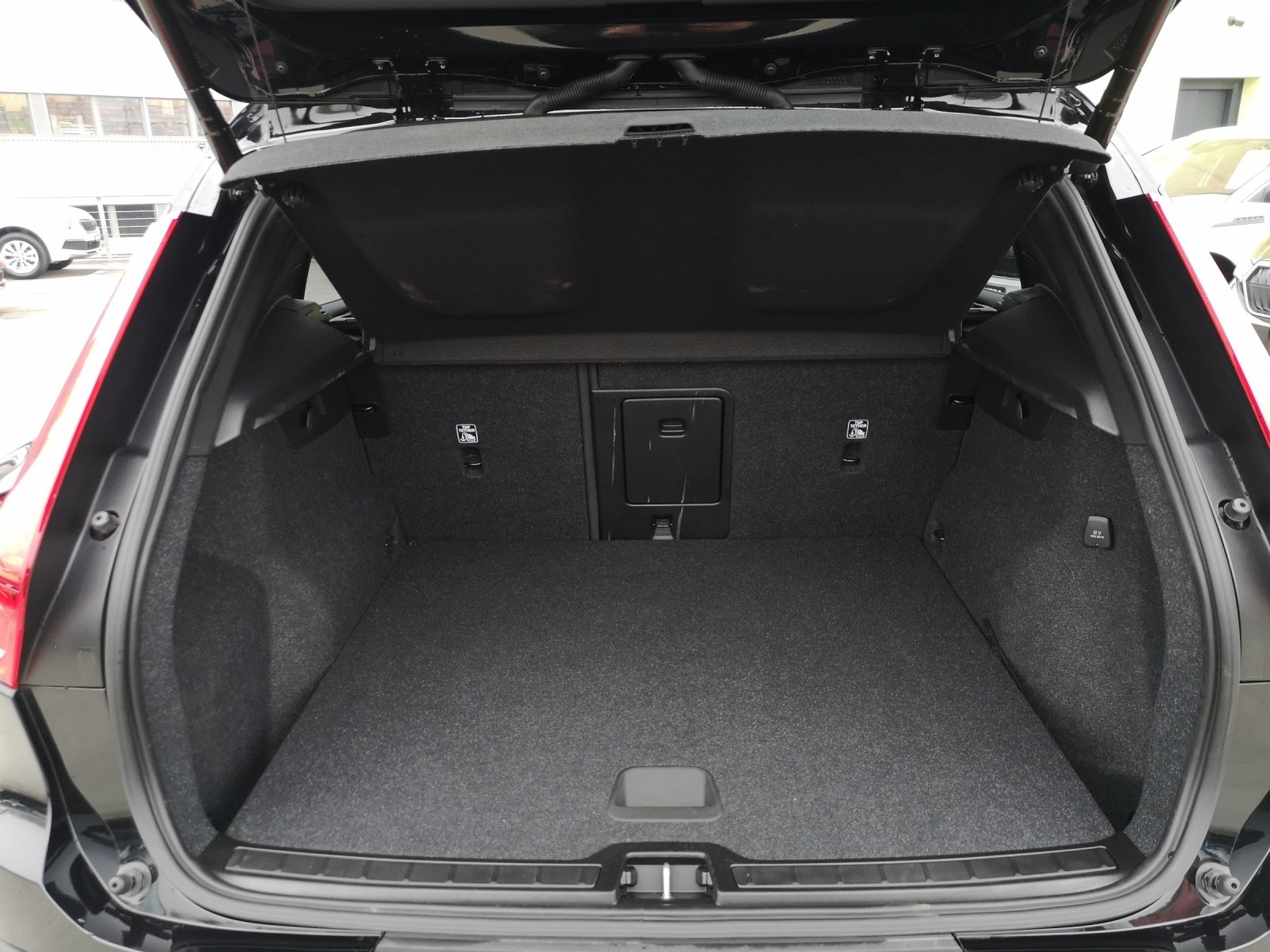VOLVO XC40 B4 Benzin Mild Hybrid AWD Momentum Geartronic, Hybride Léger Essence/Électricité, Occasion / Utilisé, Automatique - 6