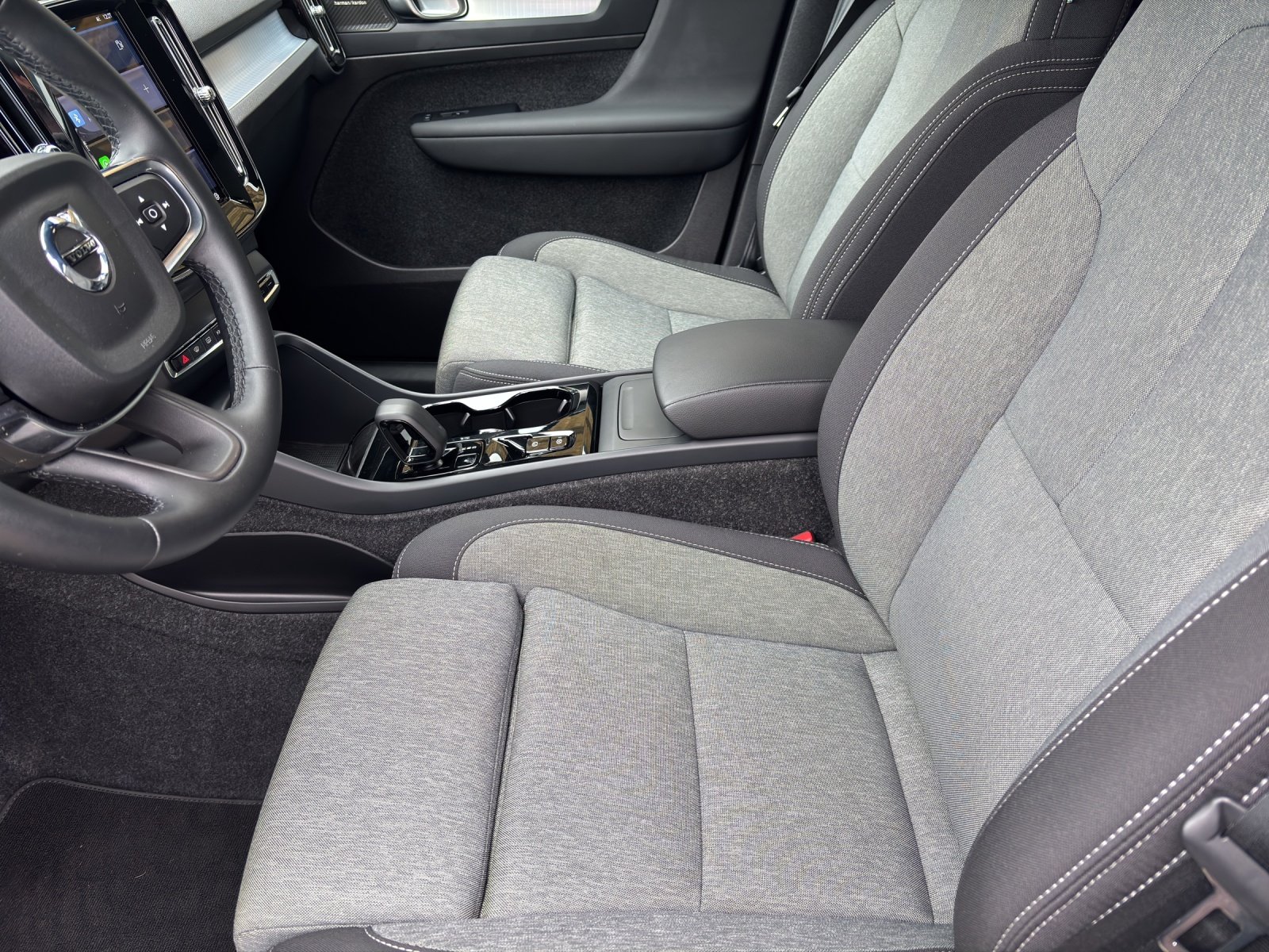VOLVO XC40 2.0 B4 MH Plus Dark, Hybride Léger Essence/Électricité, Occasion / Utilisé, Automatique - 6