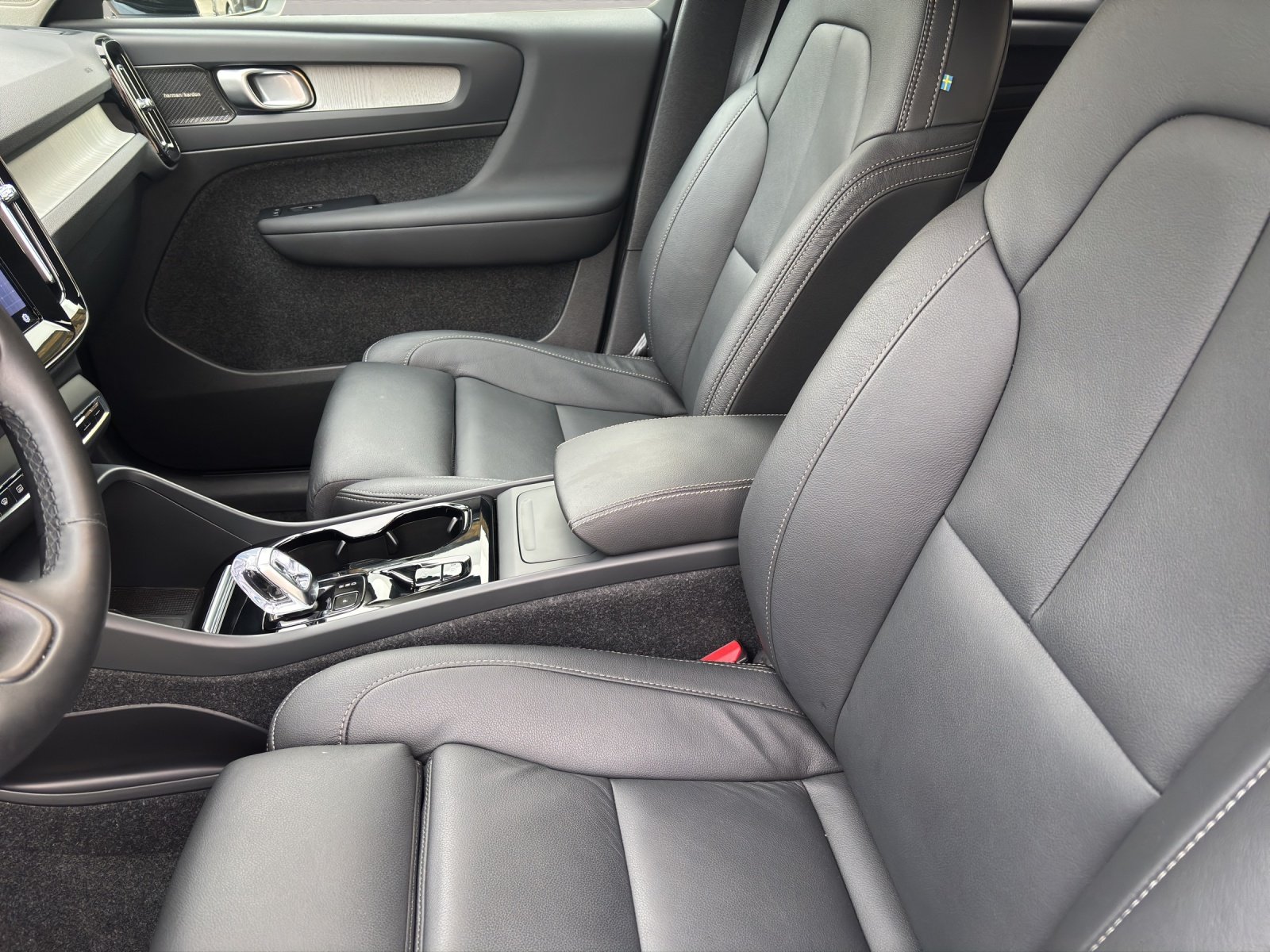 VOLVO XC40 2.0 B4 MH Plus Dark, Hybride Léger Essence/Électricité, Occasion / Utilisé, Automatique - 6
