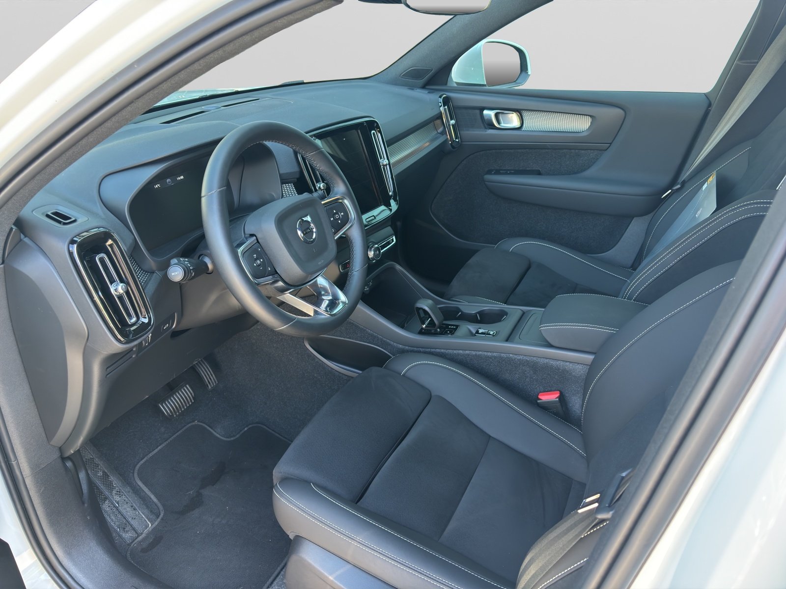 VOLVO XC40 1.5 T2 XCITE, Essence, Occasion / Utilisé, Automatique - 4