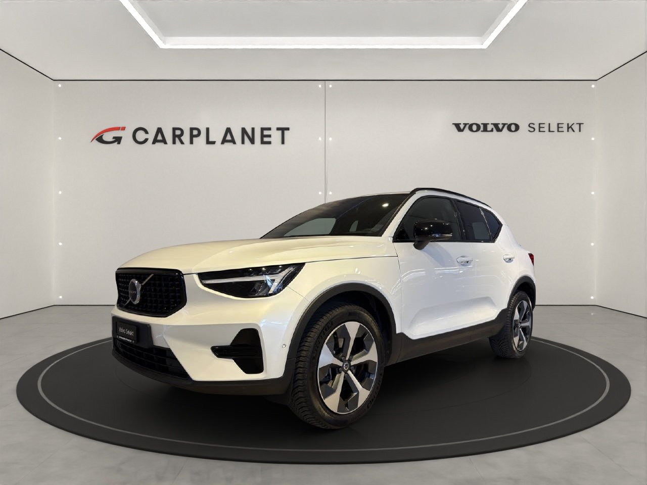 VOLVO XC40 2.0 B3 MH Plus Dark