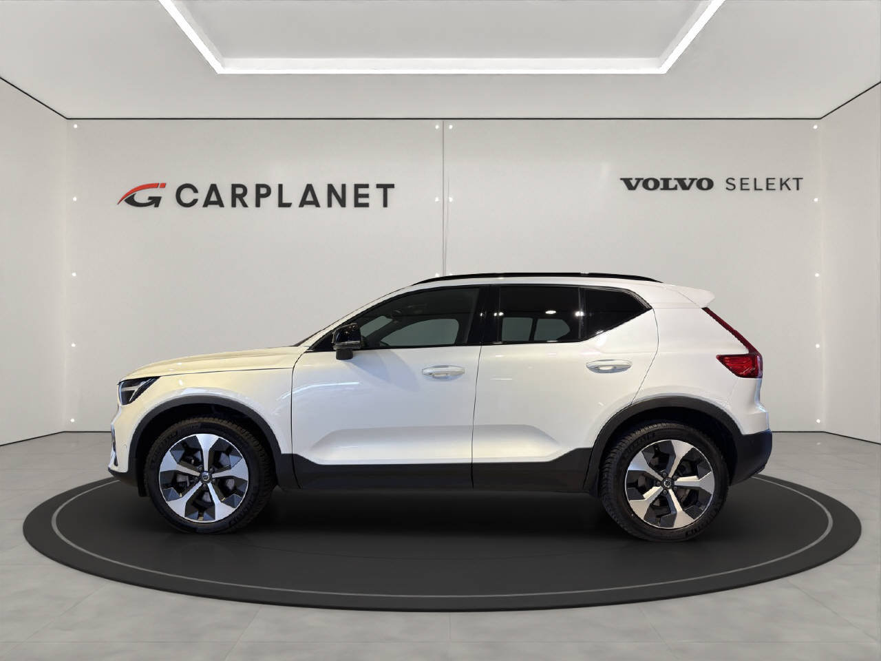 VOLVO XC40 2.0 B3 MH Plus Dark, Mild-Hybrid Petrol/Electric, Second hand / Used, Automatic - 3
