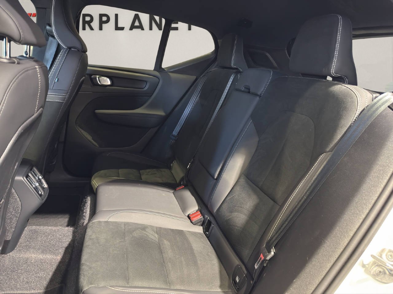 VOLVO XC40 2.0 B3 MH Plus Dark, Mild-Hybrid Petrol/Electric, Second hand / Used, Automatic - 7