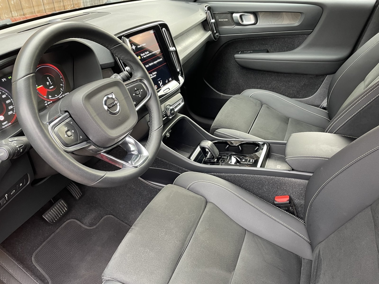 VOLVO XC40 1.5 T4 PiH R-Design, Essence, Occasion / Utilisé, Automatique - 4