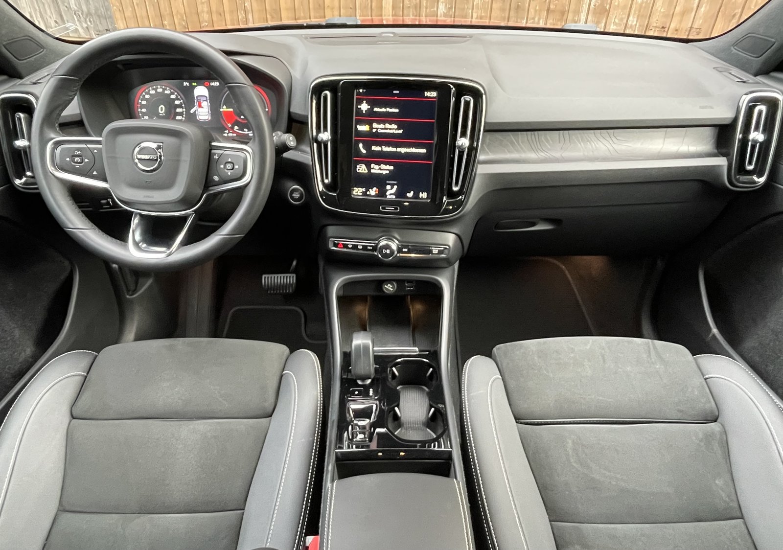 VOLVO XC40 1.5 T4 PiH R-Design, Essence, Occasion / Utilisé, Automatique - 6
