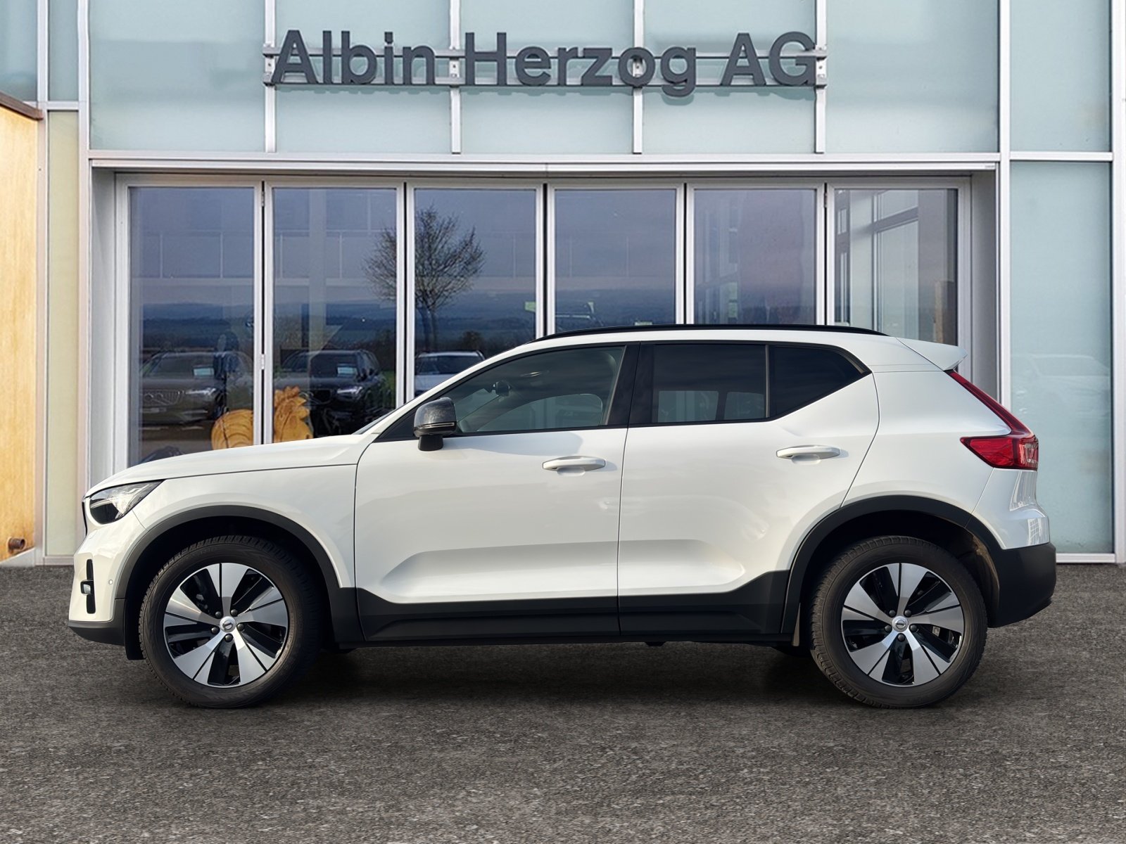 VOLVO XC40 2.0 B4 MH Plus Dark AWD, Mild-Hybrid Petrol/Electric, Second hand / Used, Automatic - 2