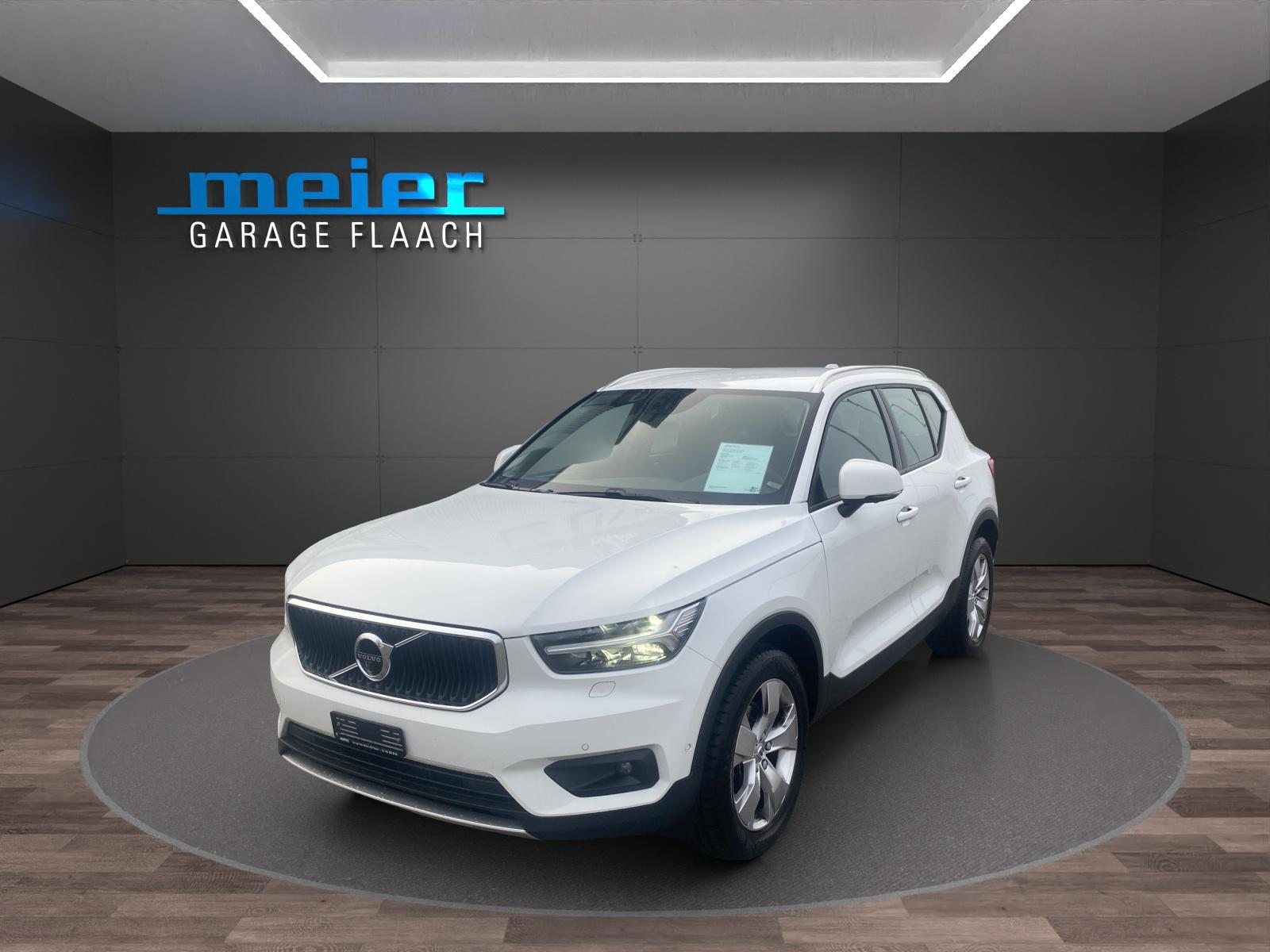 VOLVO XC40 2.0 T4 Momentum AWD