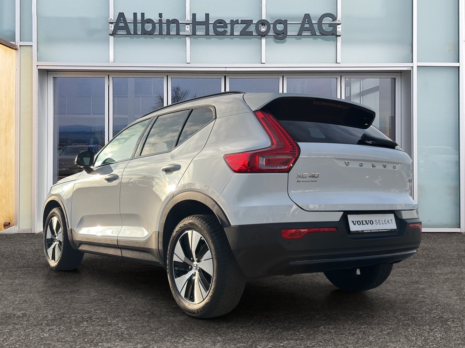 VOLVO XC40 2.0 B4 MH Plus Dark AWD, Hybride Léger Essence/Électricité, Occasion / Utilisé, Automatique - 3