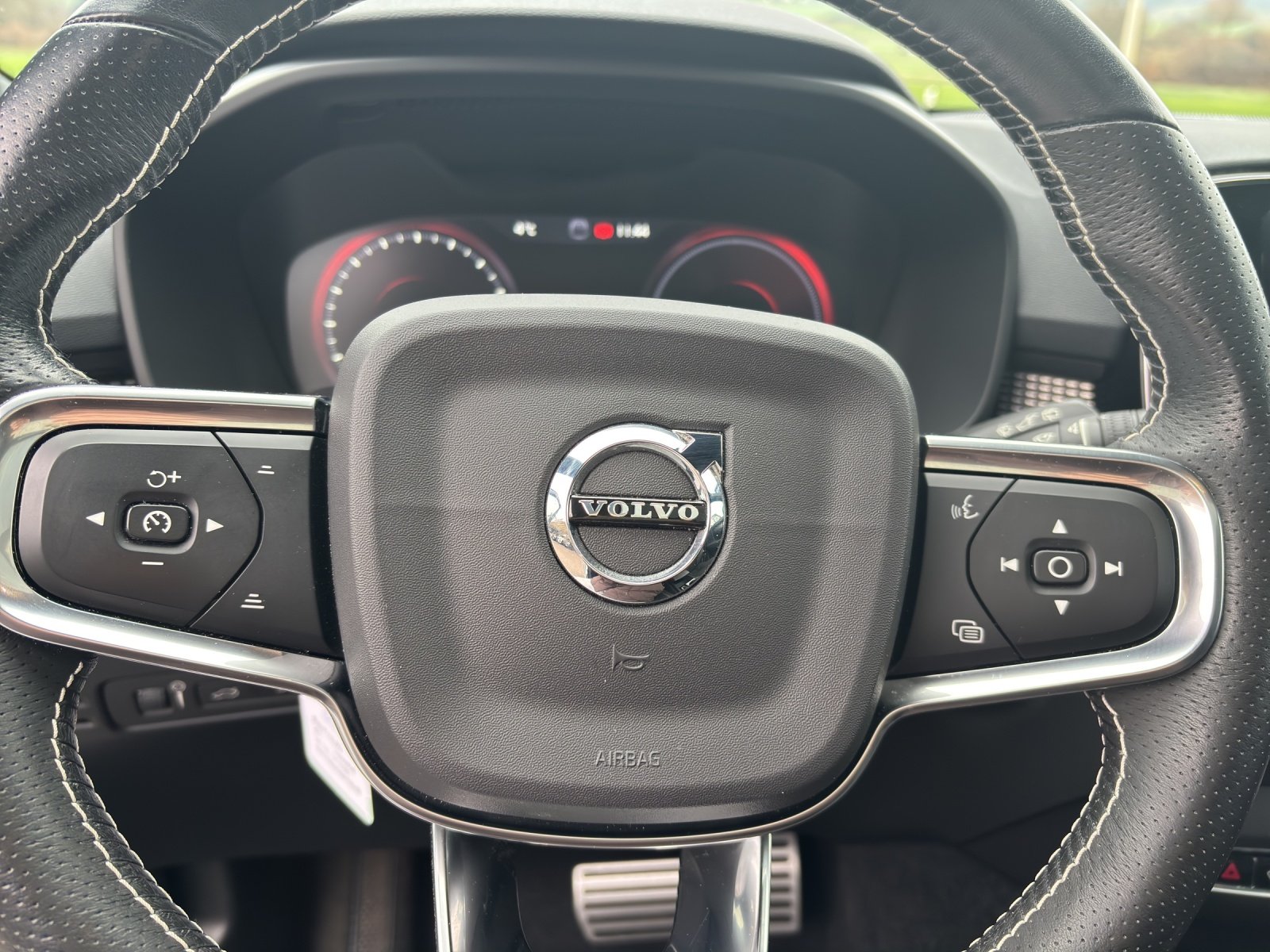 VOLVO XC40 1.5 T5 PiH R-Design, Hybride Rechargeable Essence/Électricité, Occasion / Utilisé, Automatique - 2