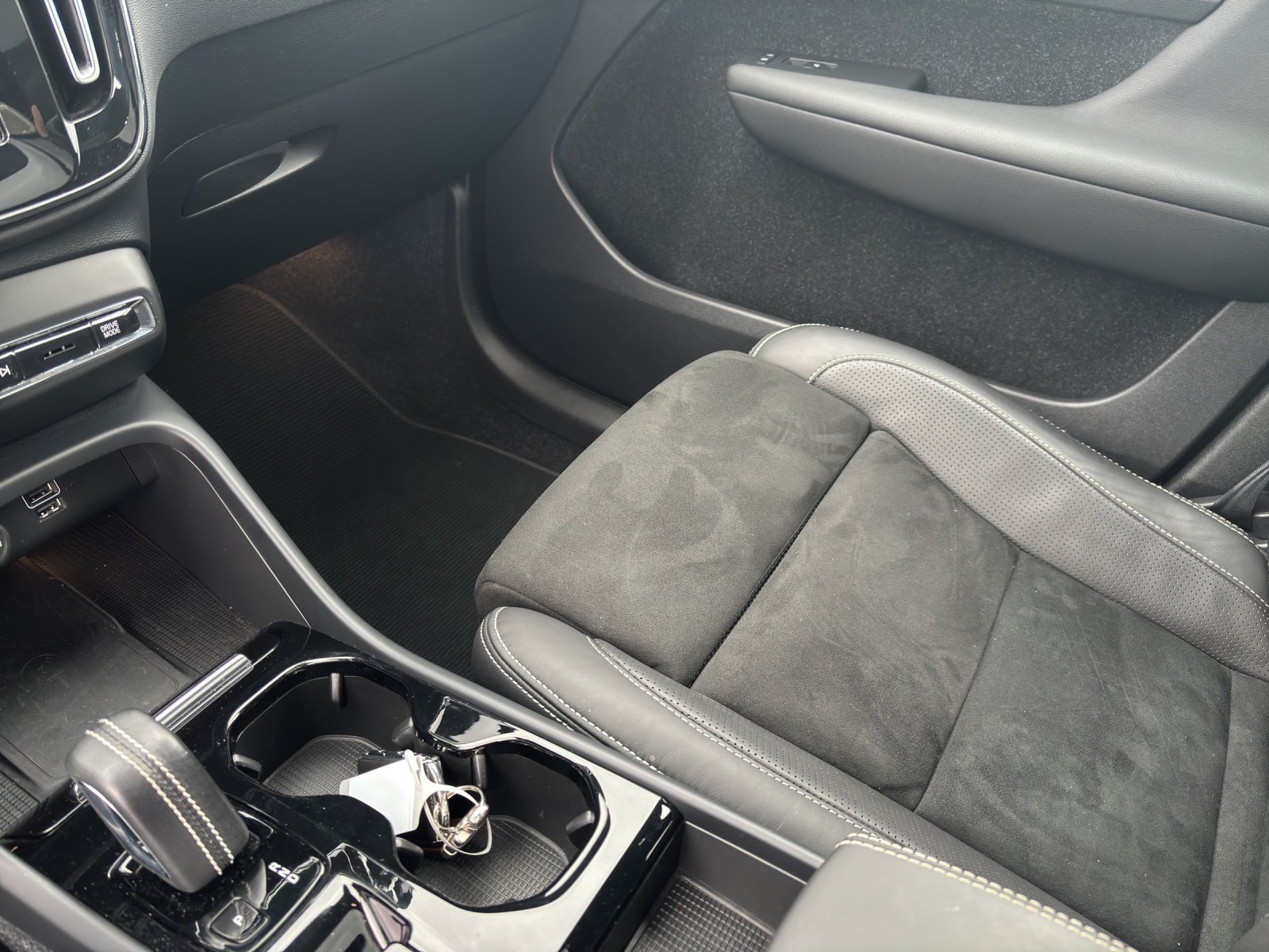 VOLVO XC40 1.5 T5 PiH R-Design, Hybride Rechargeable Essence/Électricité, Occasion / Utilisé, Automatique - 5