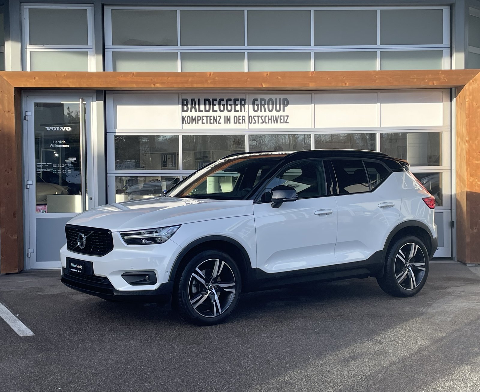 VOLVO XC40 2.0 B5 MH R-Design AWD, Full-Hybrid Petrol/Electric, Second hand / Used, Automatic - 2