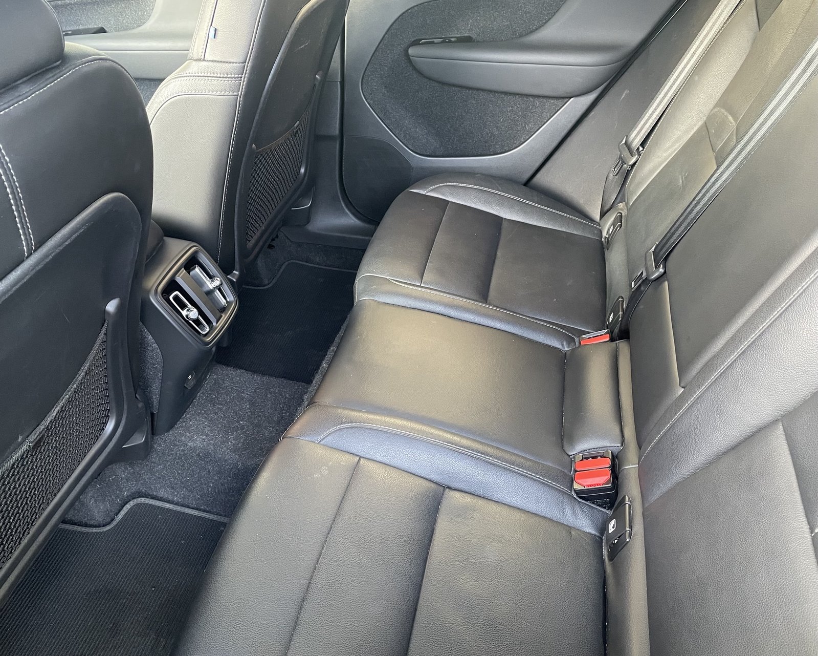 VOLVO XC40 2.0 B5 MH R-Design AWD, Full-Hybrid Petrol/Electric, Second hand / Used, Automatic - 5