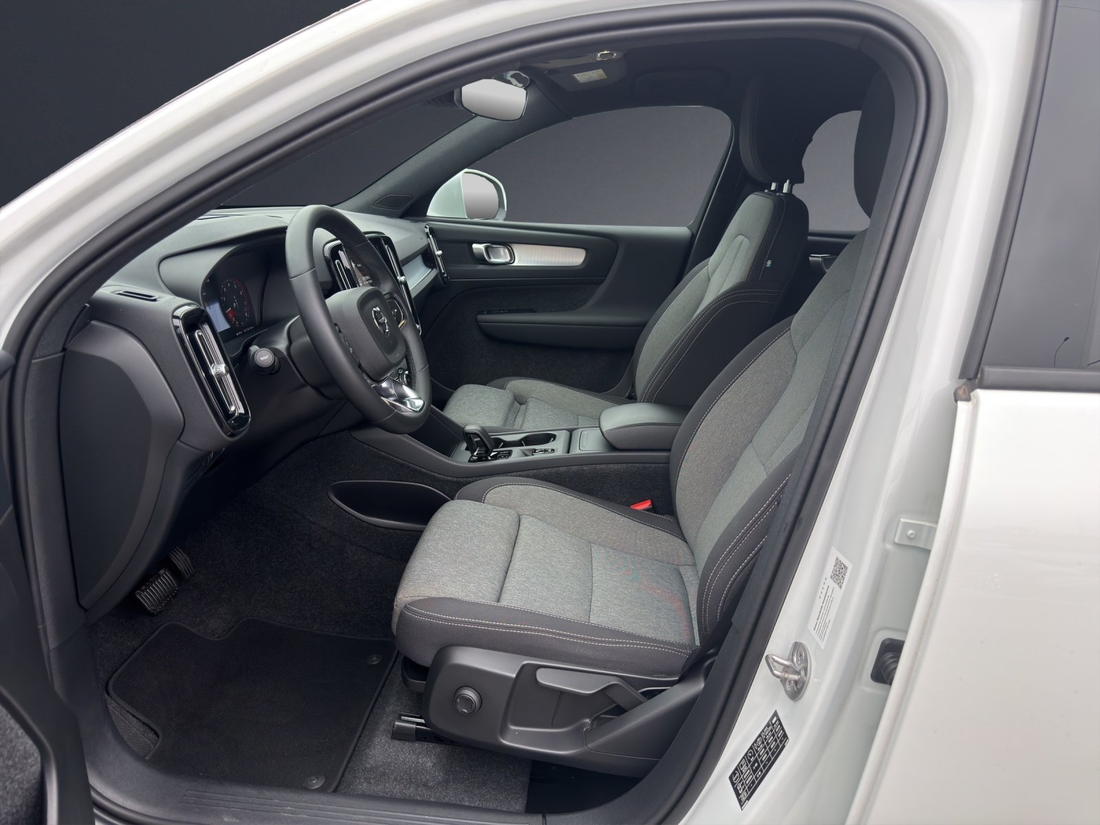 VOLVO XC40 T2 Core Geartronic, Petrol, Second hand / Used, Automatic - 6