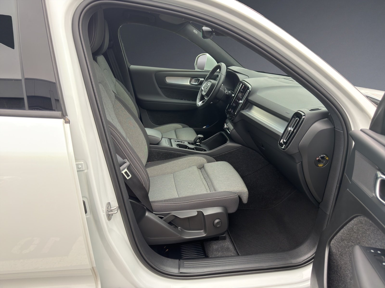 VOLVO XC40 T2 Core Geartronic, Petrol, Second hand / Used, Automatic - 7