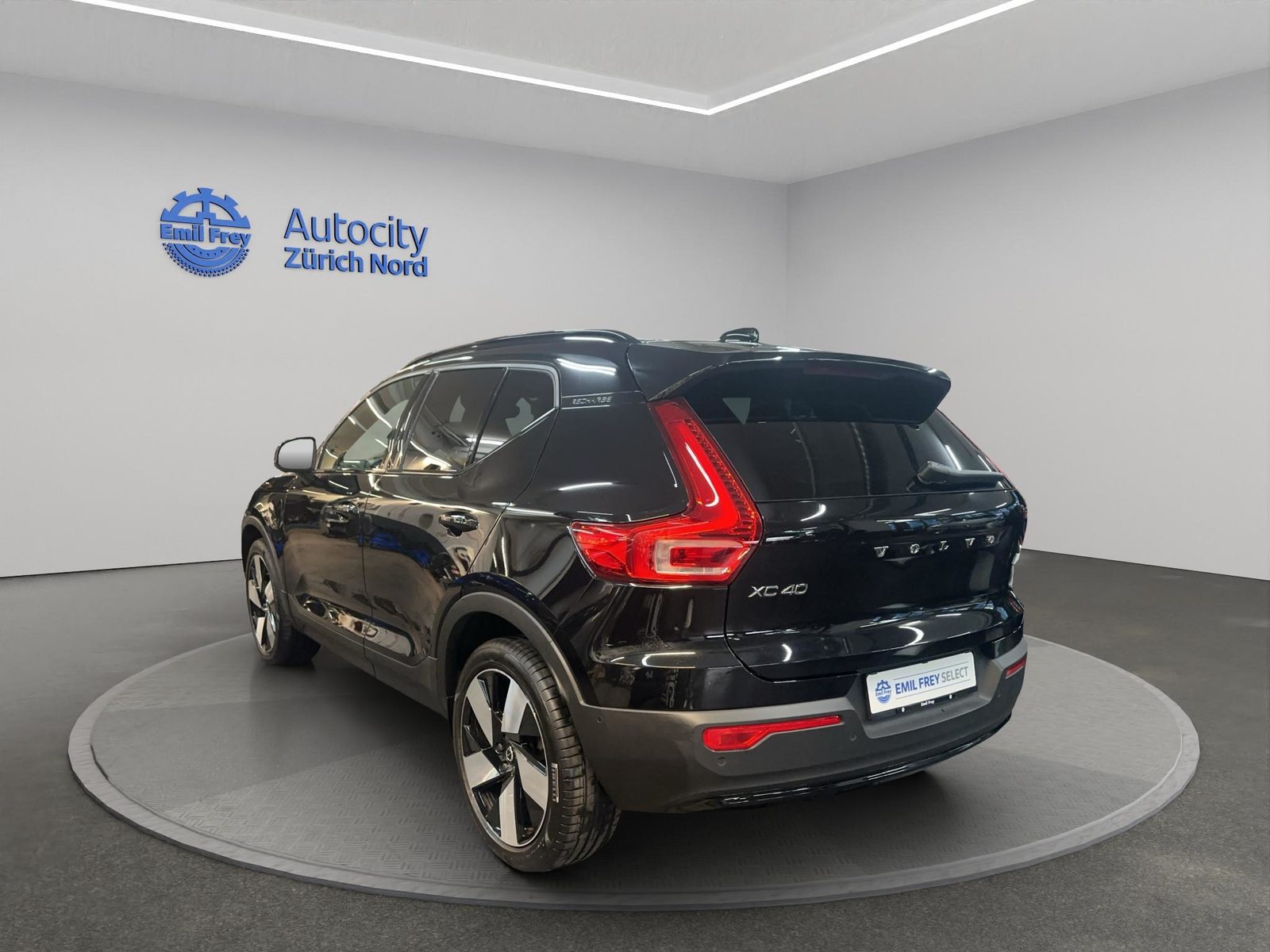 VOLVO XC40 1.5 T5 PiH Ultimate Dark, Plug-in-Hybrid Benzin/Elektro, Occasion / Gebraucht, Automatik - 3