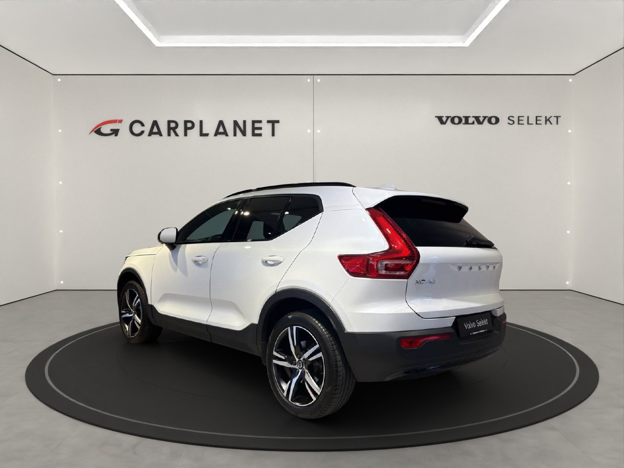 VOLVO XC40 2.0 B3 MH Plus Dark, Mild-Hybrid Benzin/Elektro, Occasion / Gebraucht, Automatik - 4
