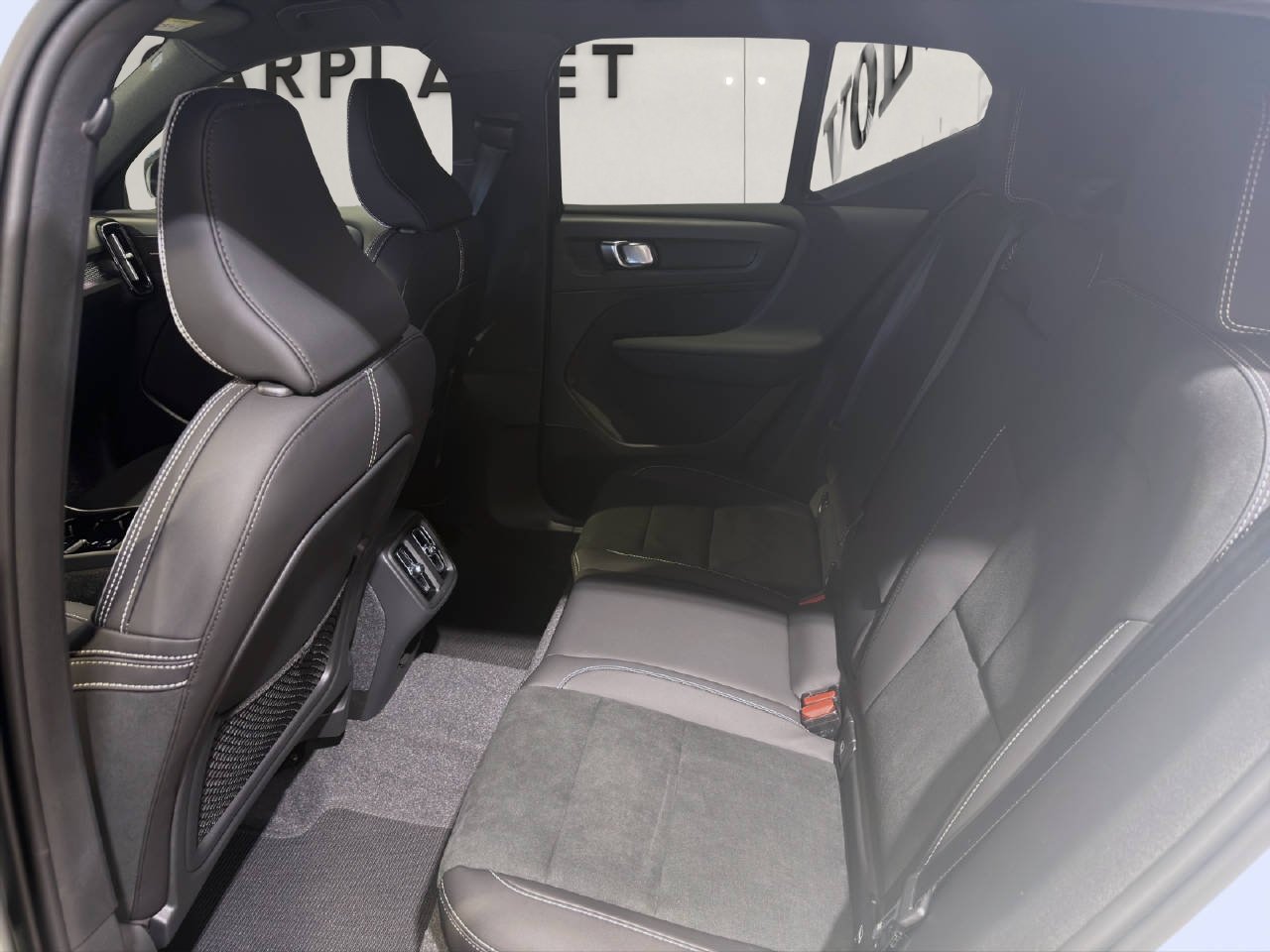 VOLVO XC40 2.0 B3 MH Plus Dark, Mild-Hybrid Benzin/Elektro, Occasion / Gebraucht, Automatik - 7