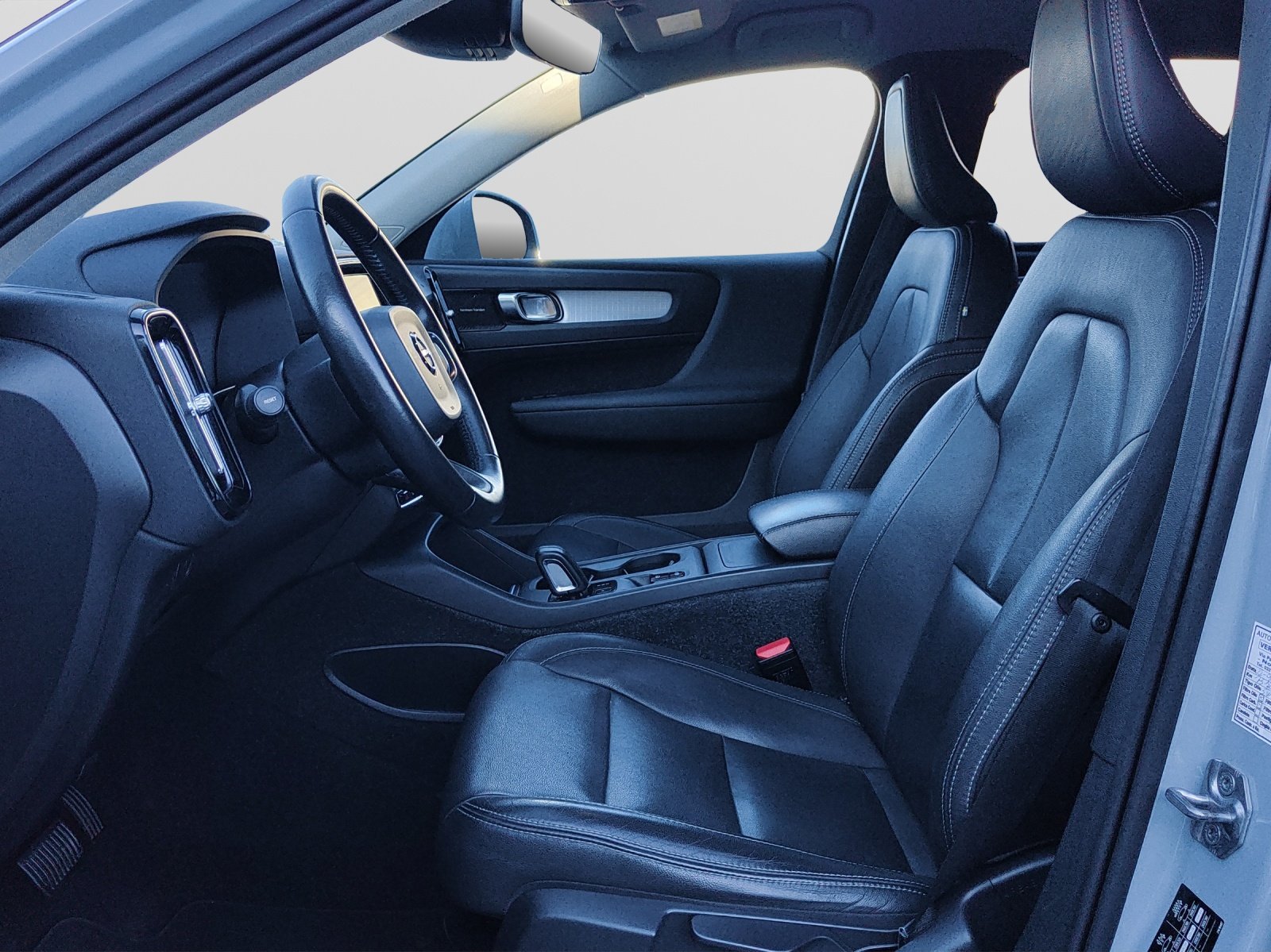 VOLVO XC40 2.0 D4 Momentum AWD, Diesel, Occasion / Gebraucht, Automatik - 4