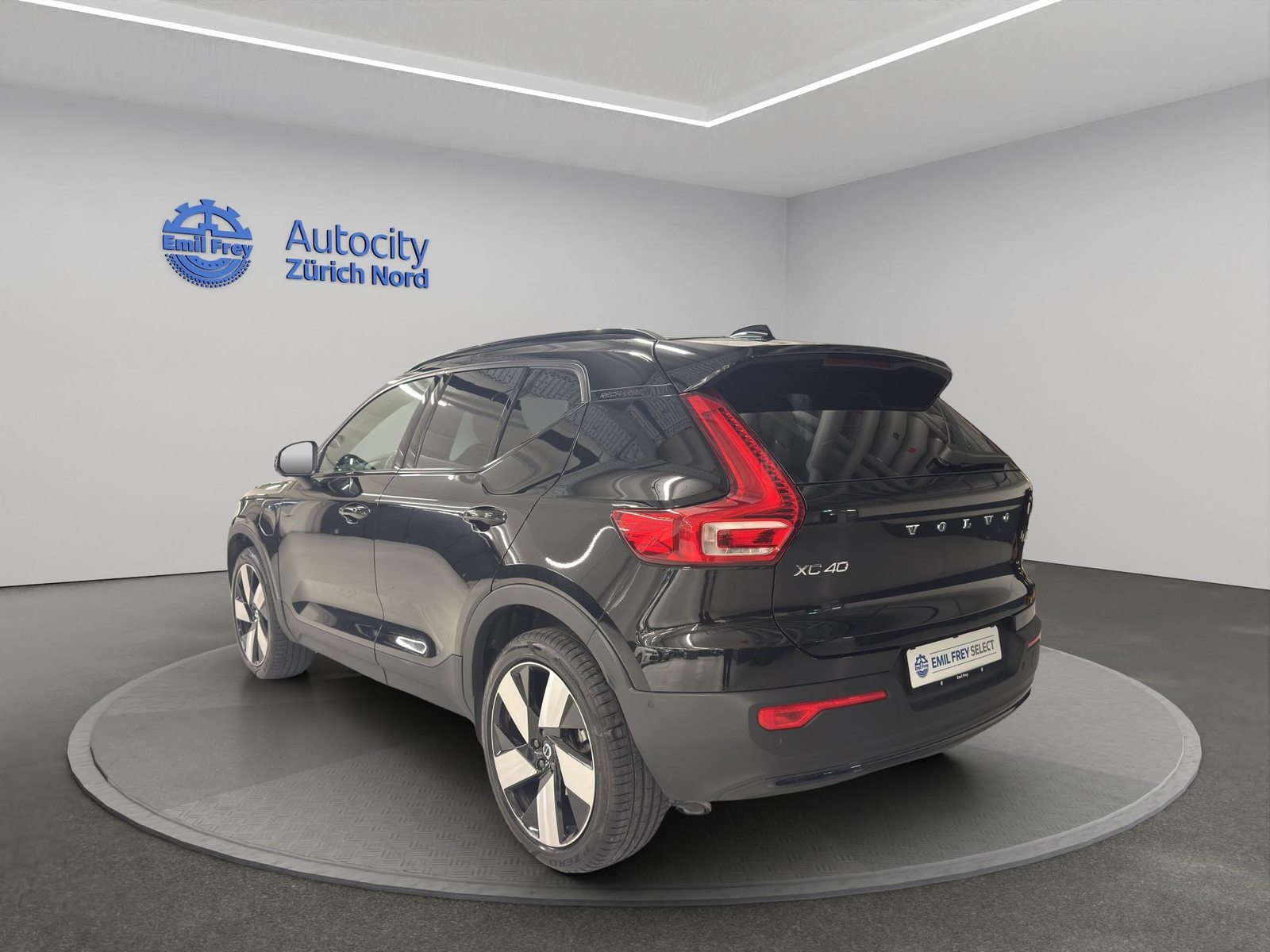 VOLVO XC40 1.5 T5 PiH Ultimate Dark, Hybride Rechargeable Essence/Électricité, Occasion / Utilisé, Automatique - 3